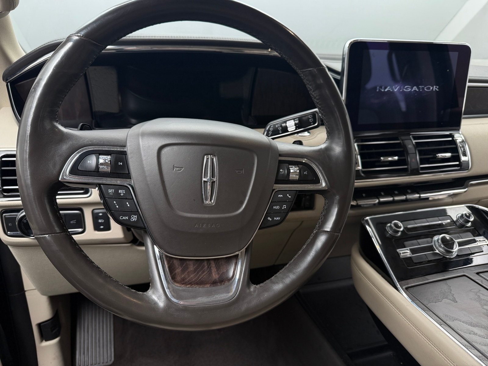 Thumbnail: 2018 Lincoln Navigator L - 4