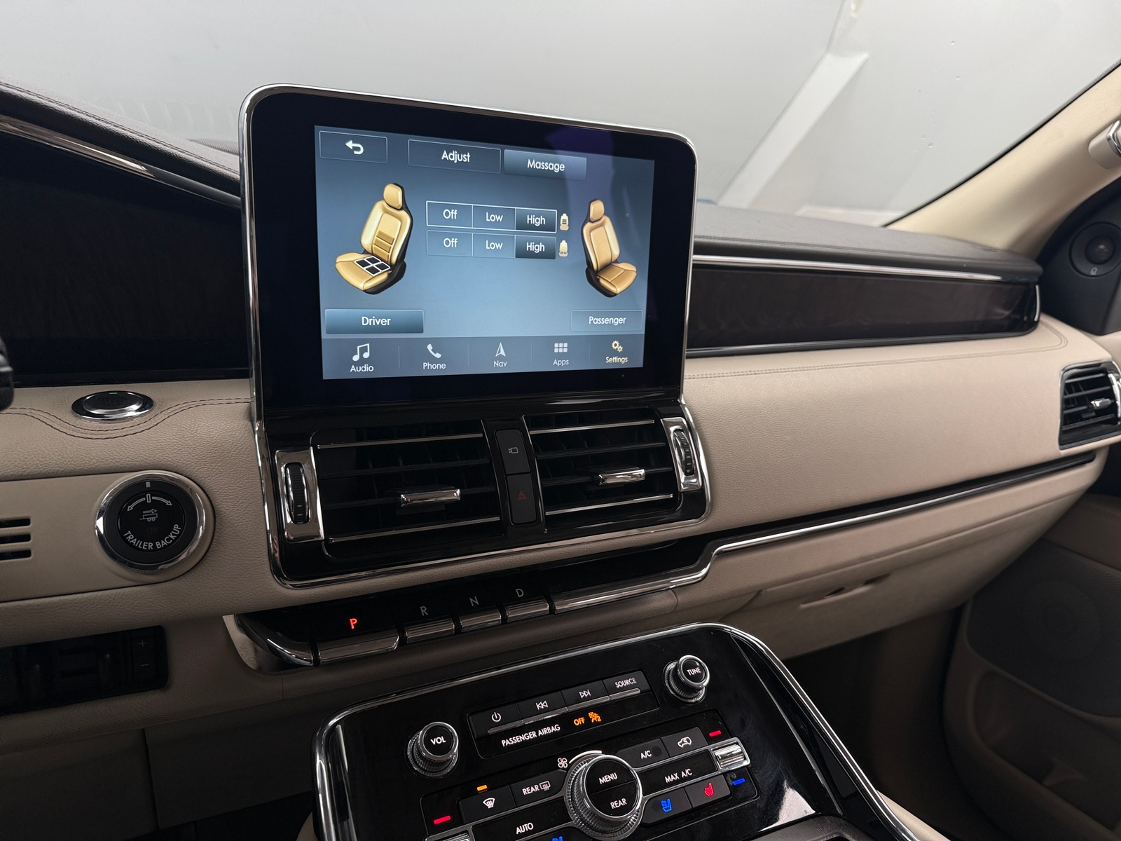 Thumbnail: 2018 Lincoln Navigator L - 3