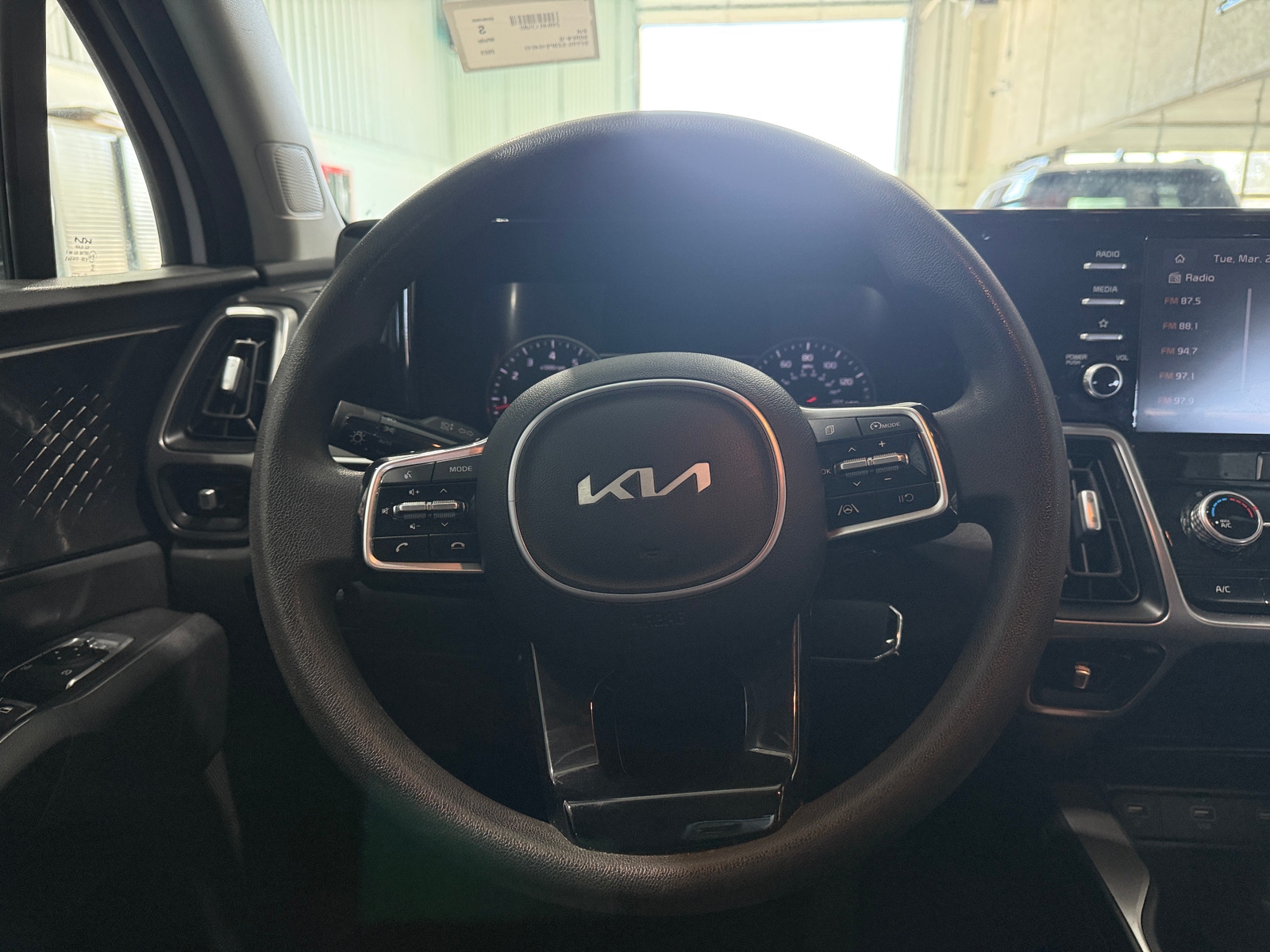 Thumbnail: 2023 Kia Sorento - 5