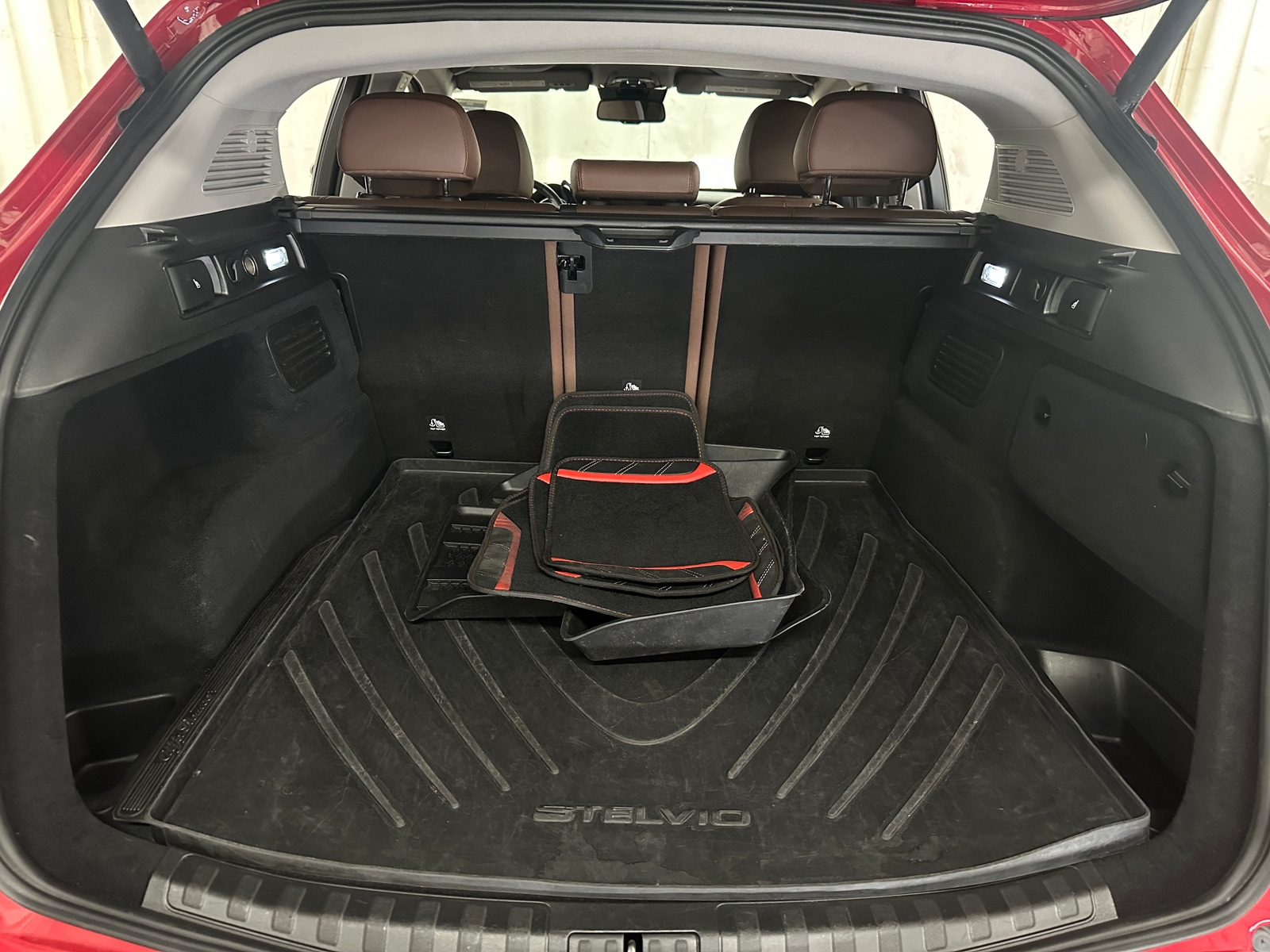 Thumbnail: 2021 Alfa Romeo Stelvio - 6