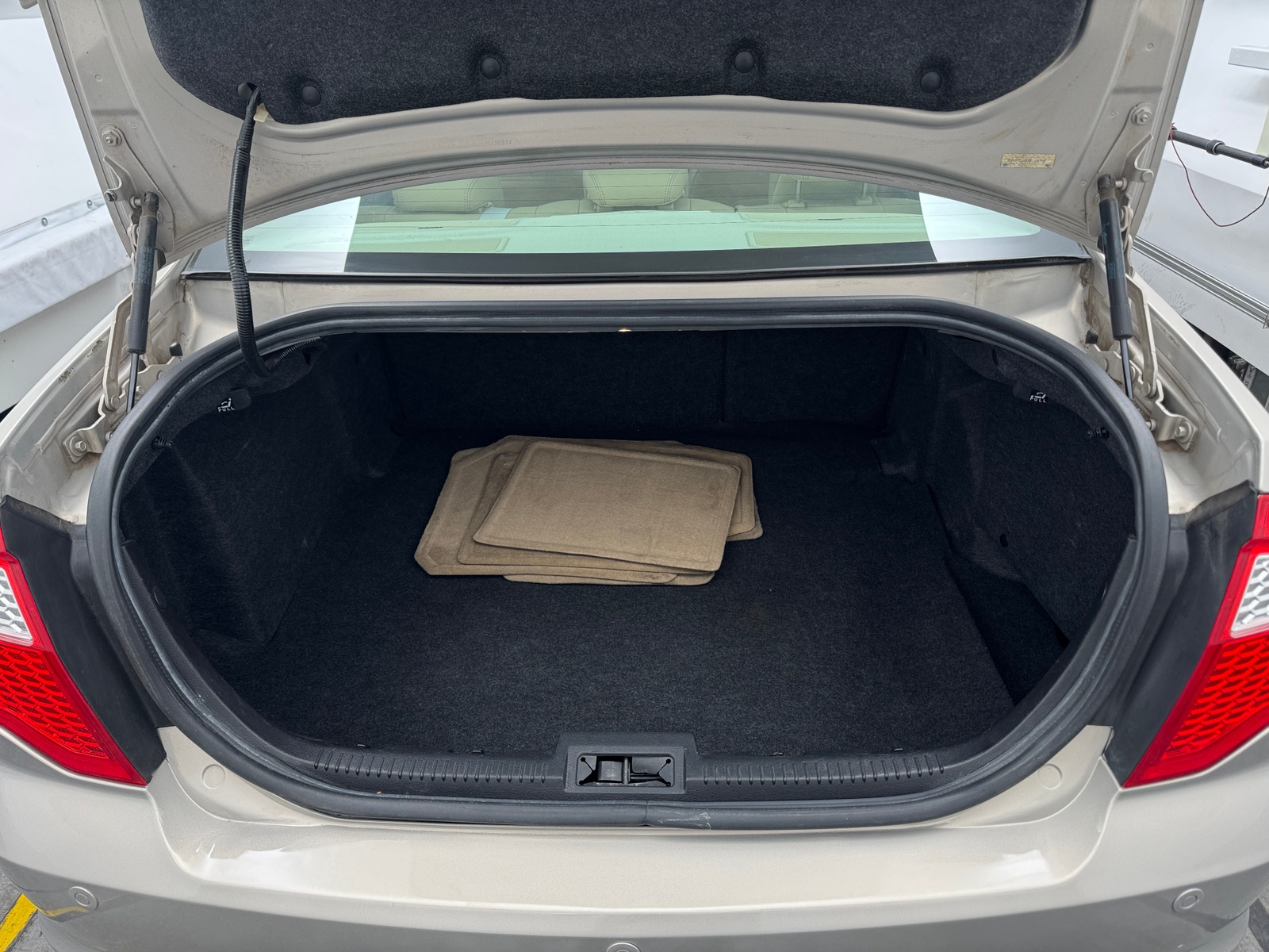 Thumbnail: 2010 Ford Fusion - 6