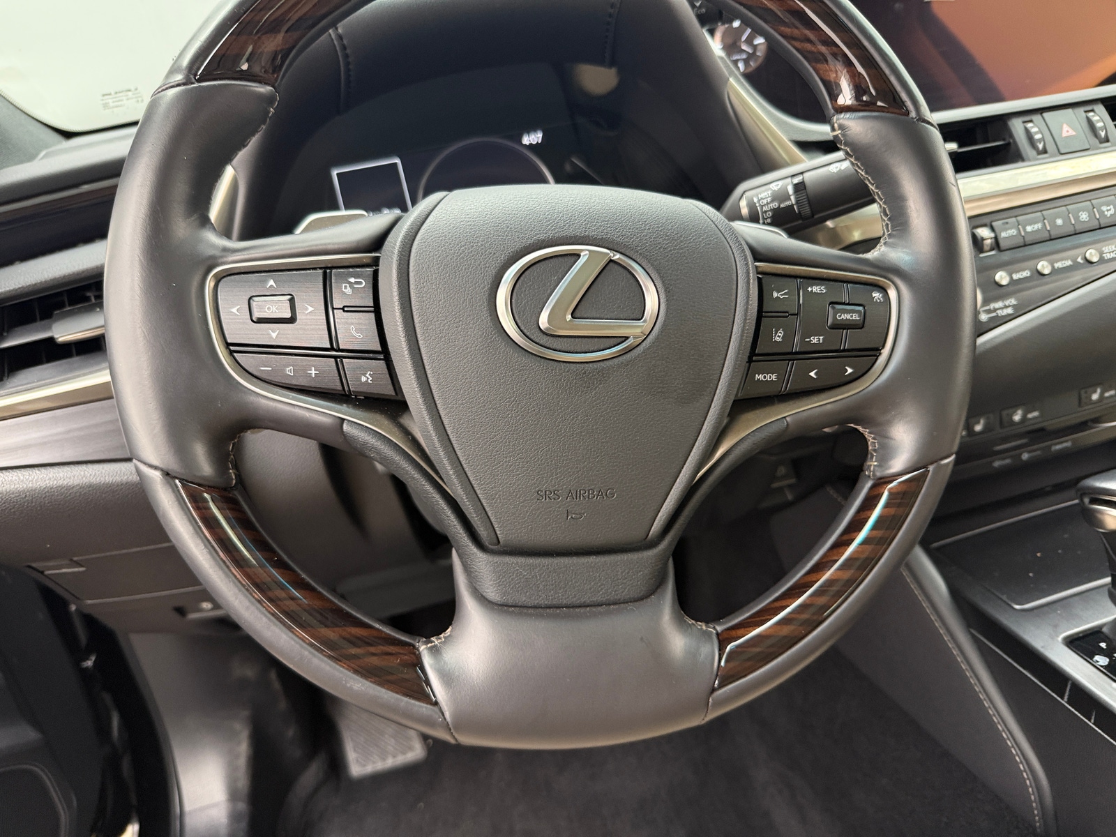 Thumbnail: 2021 Lexus ES - 4