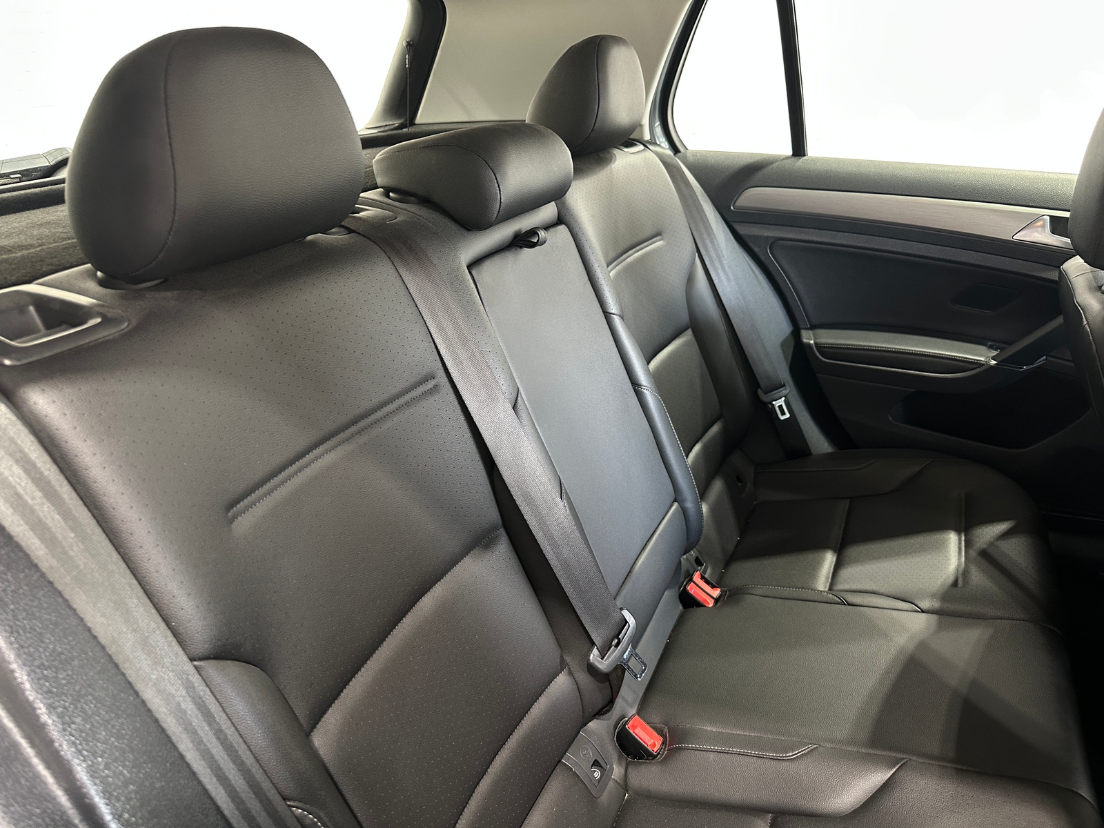 Thumbnail: 2017 Volkswagen Golf - 6