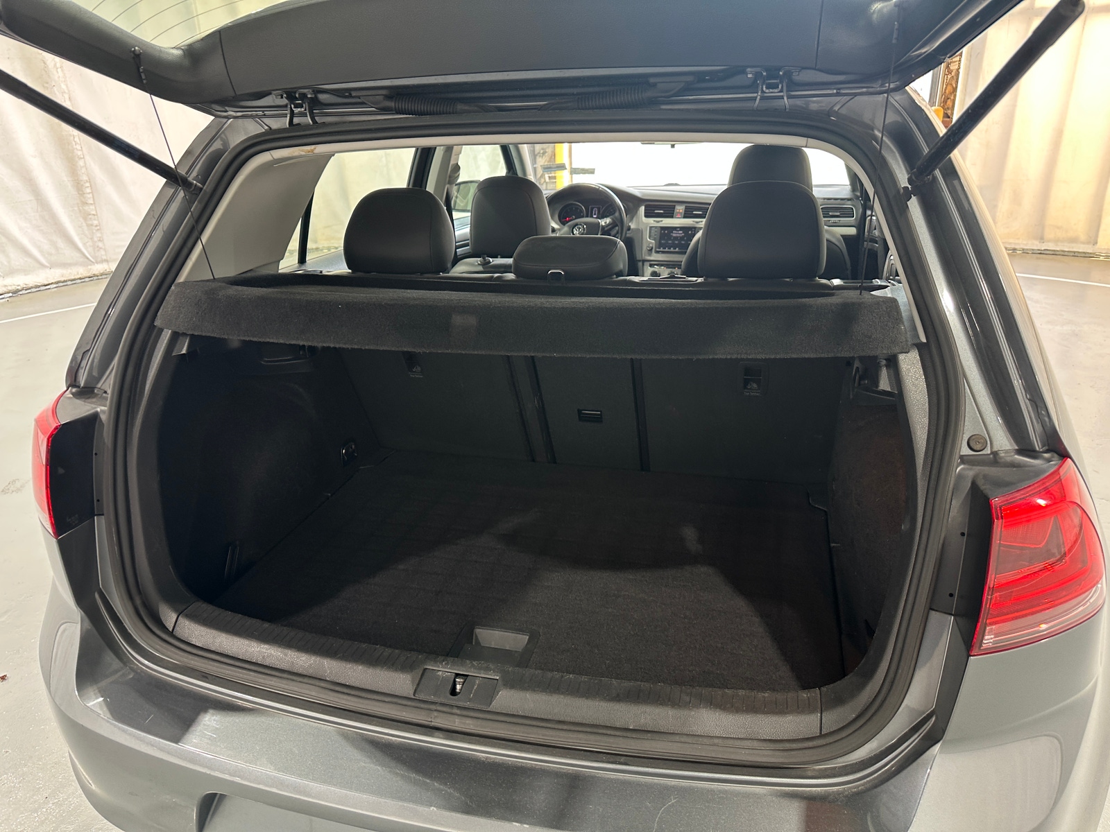 Thumbnail: 2017 Volkswagen Golf - 7