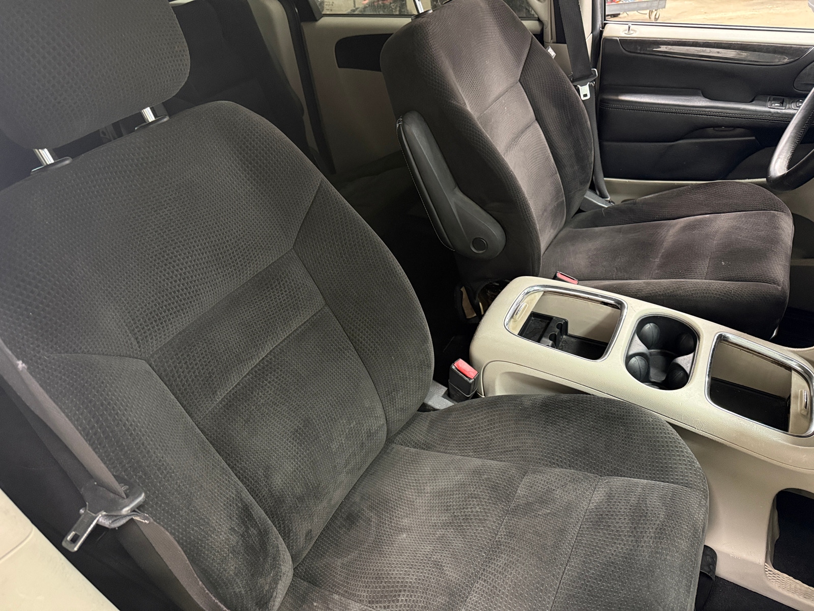 Thumbnail: 2016 Dodge Grand Caravan - 2