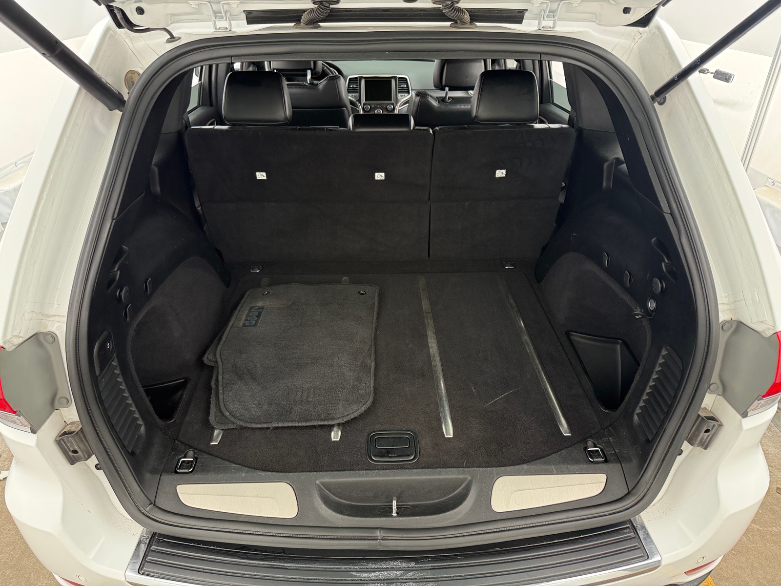 Thumbnail: 2015 Jeep Grand Cherokee - 6