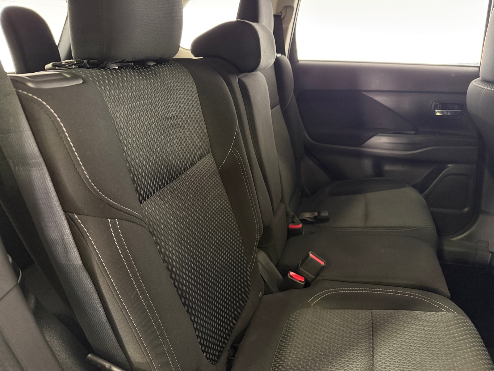 Thumbnail: 2020 Mitsubishi Outlander - 6