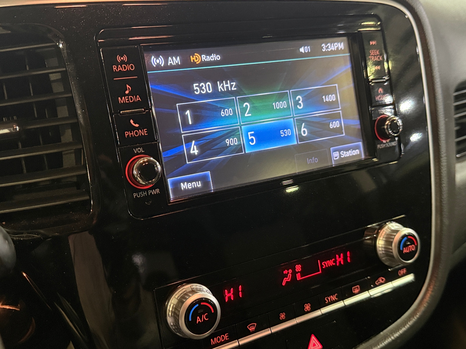 Thumbnail: 2020 Mitsubishi Outlander - 4