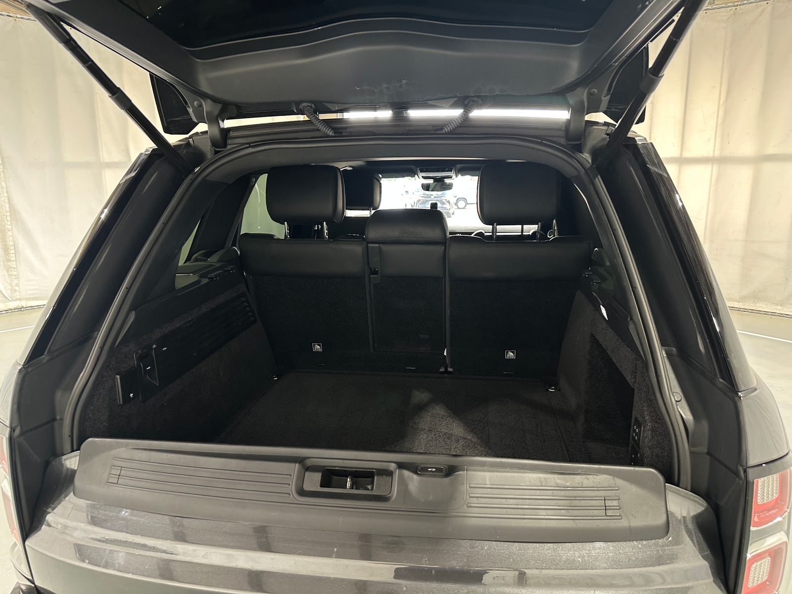 Thumbnail: 2021 Land Rover Range Rover - 6