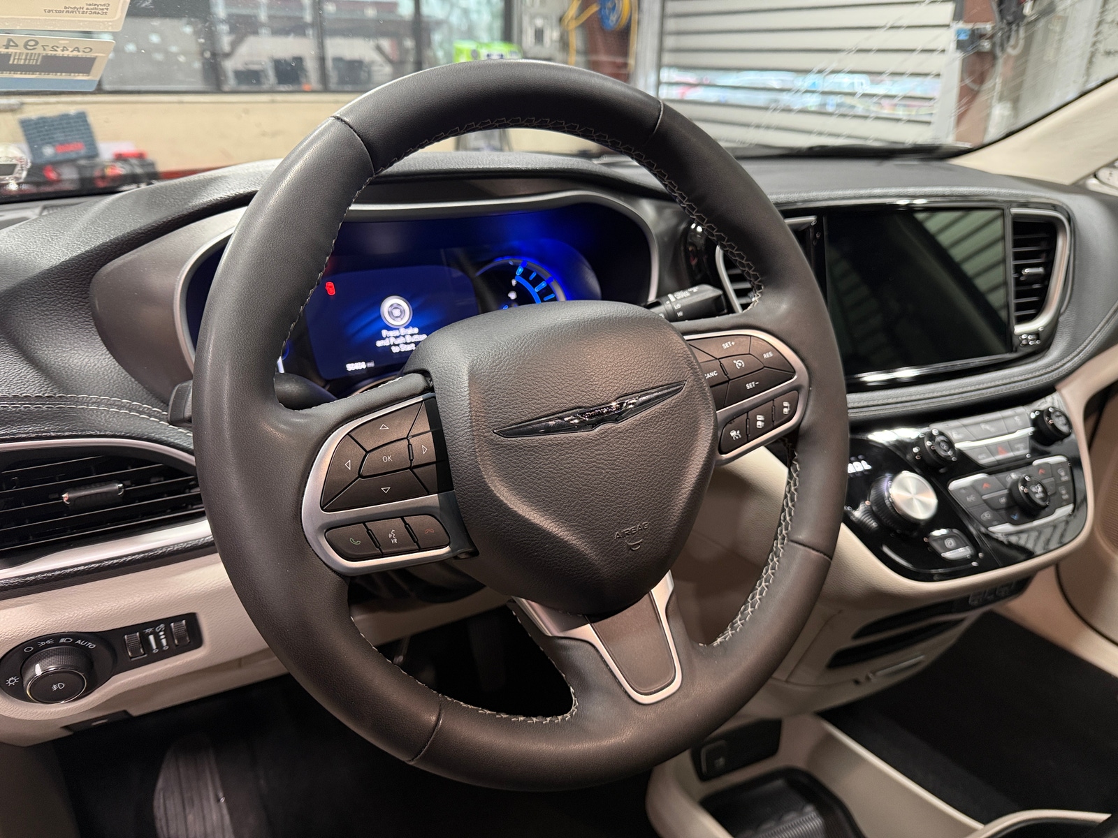 Thumbnail: 2024 Chrysler Pacifica - 4