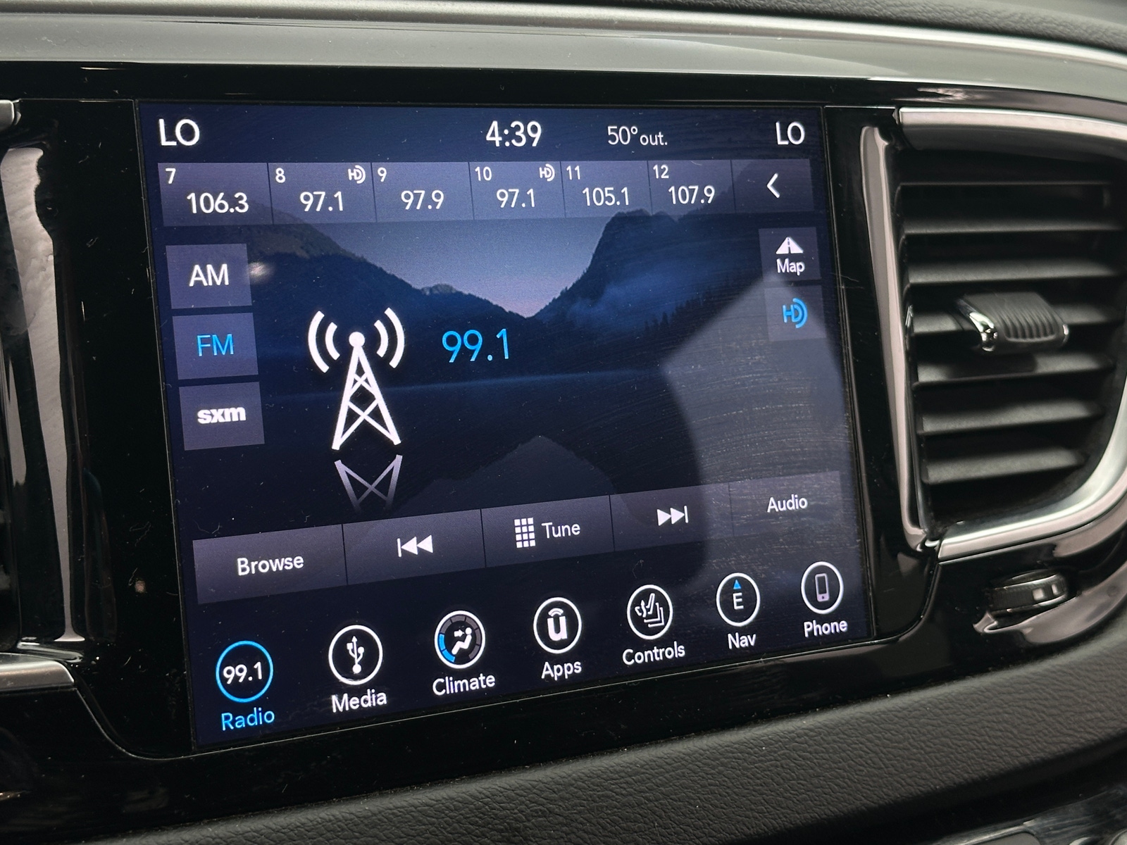 Thumbnail: 2019 Chrysler Pacifica - 3