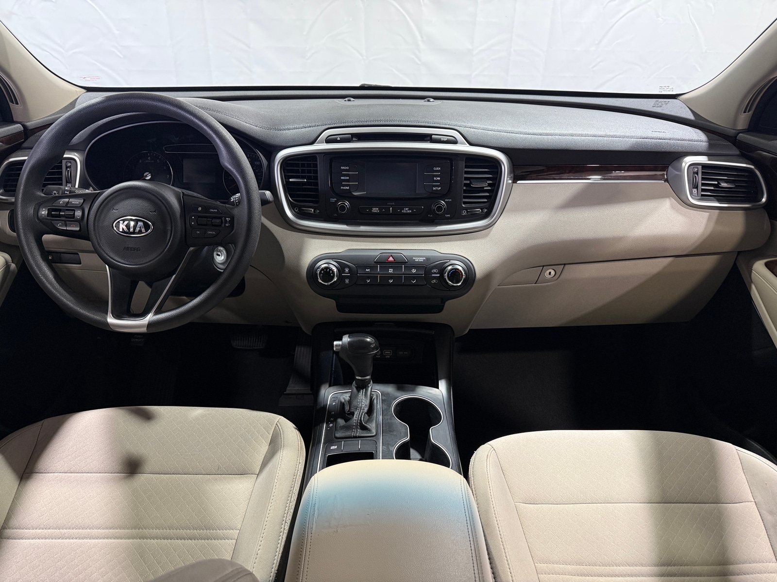 Thumbnail: 2017 Kia Sorento - 3