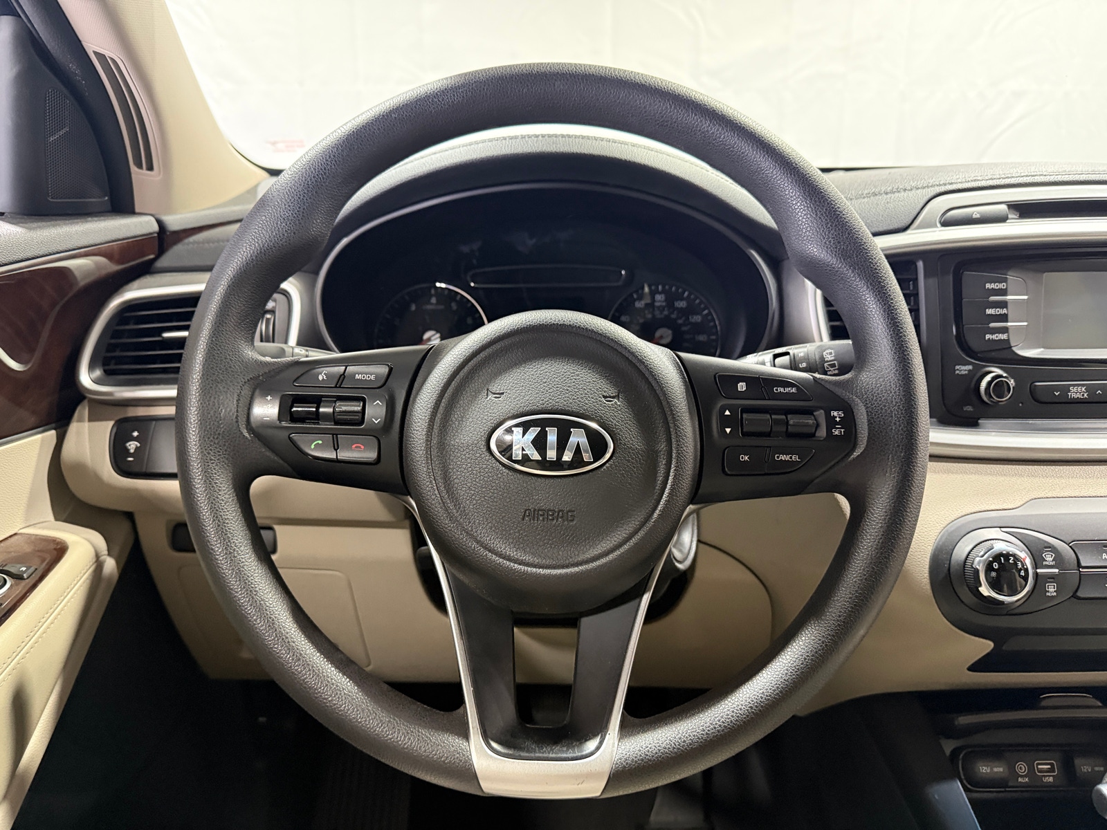 Thumbnail: 2017 Kia Sorento - 5