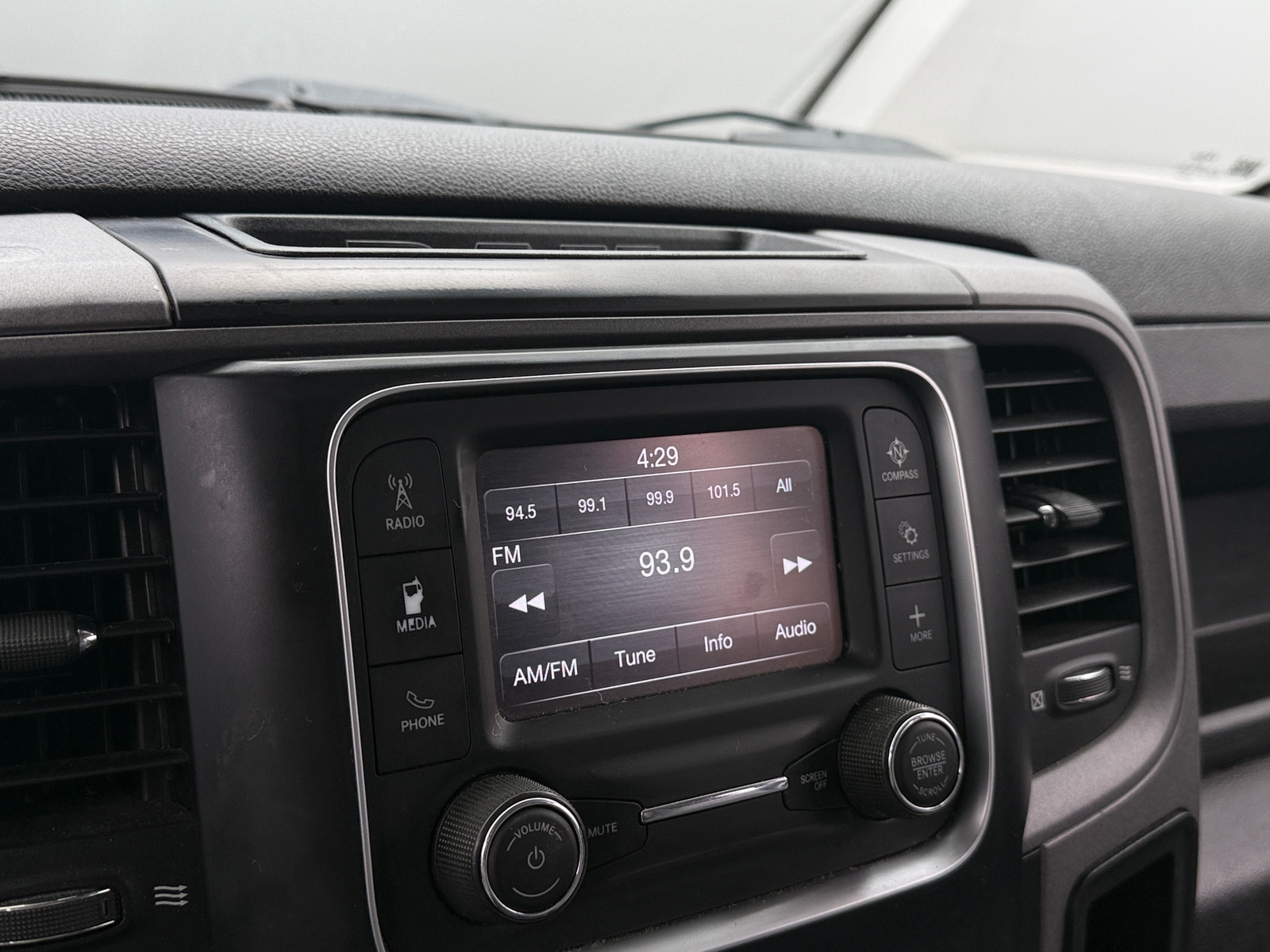 Thumbnail: 2022 RAM 1500 Classic - 4