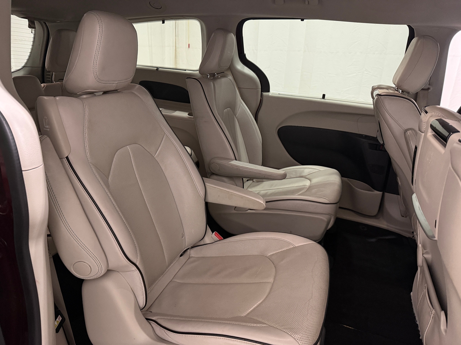 Thumbnail: 2018 Chrysler Pacifica - 5