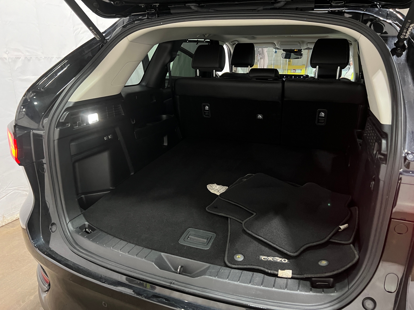 Thumbnail: 2025 Mazda CX-70 - 6