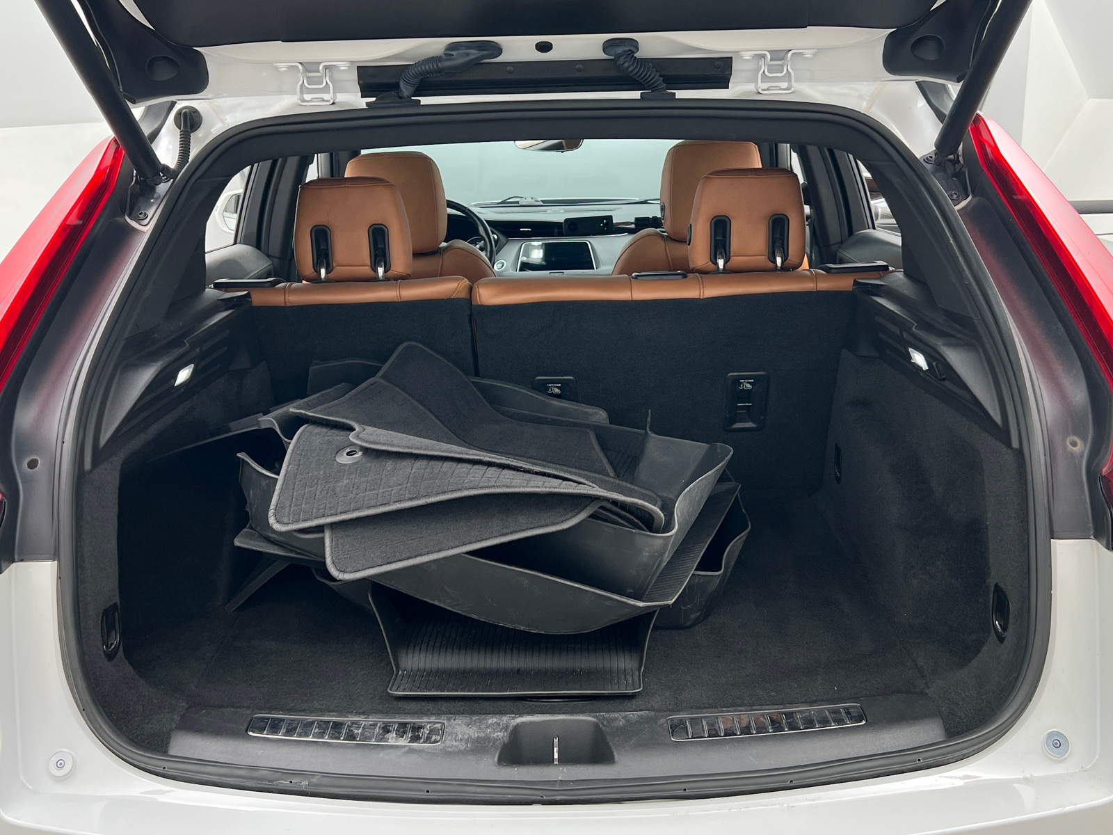 Thumbnail: 2019 Cadillac XT4 - 6