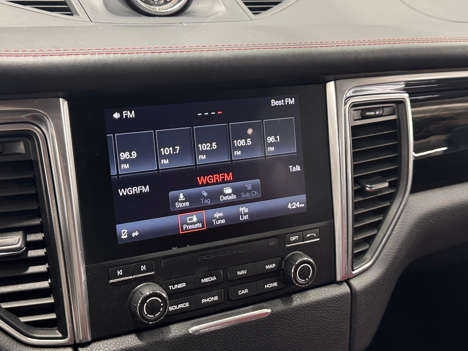 Thumbnail: 2017 Porsche Macan - 3