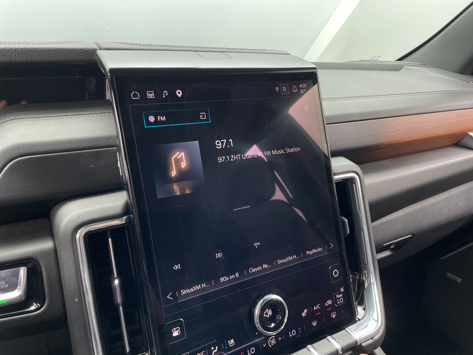 Thumbnail: 2025 GMC Yukon XL - 3