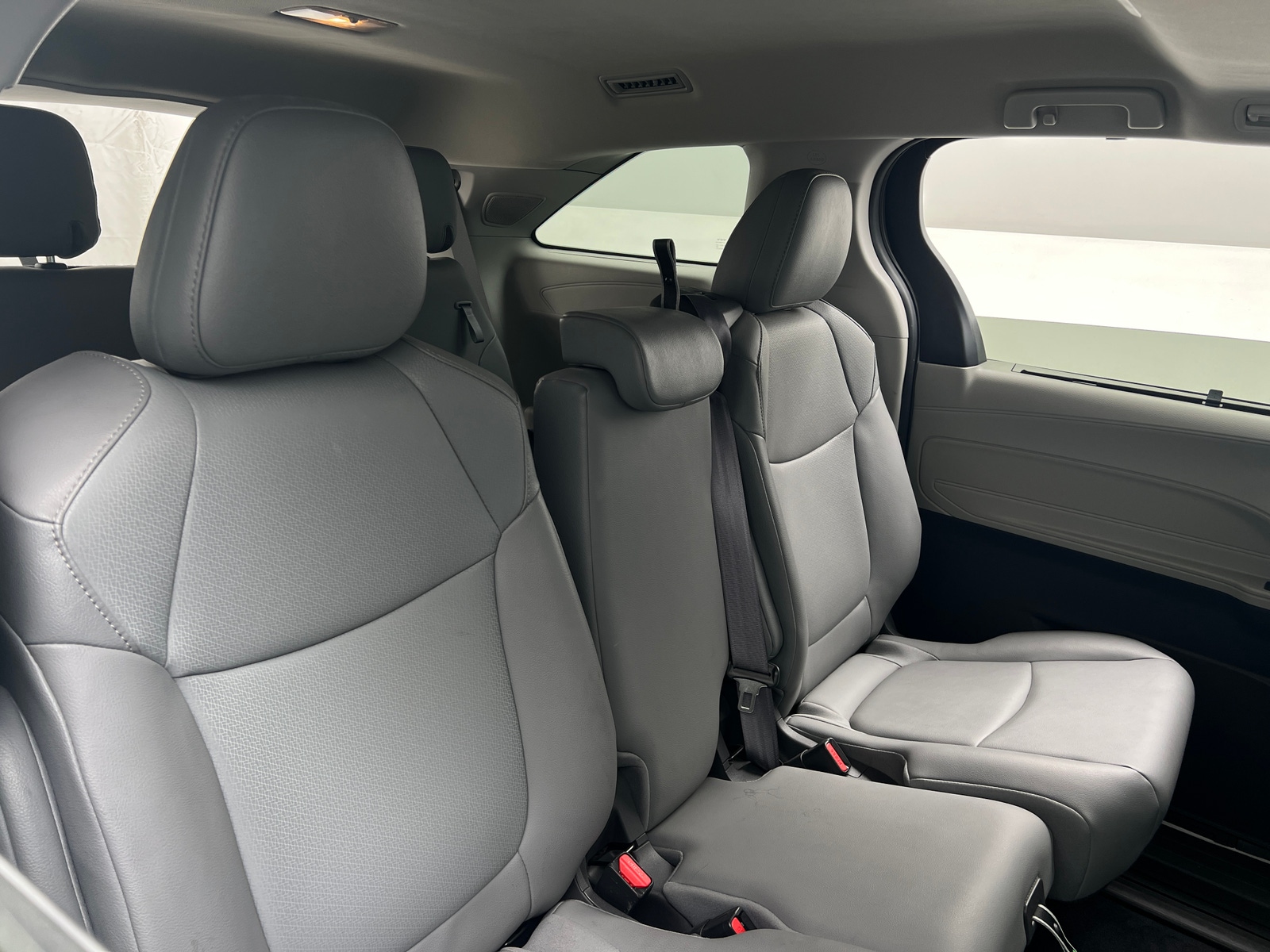 Thumbnail: 2021 Toyota Sienna - 5