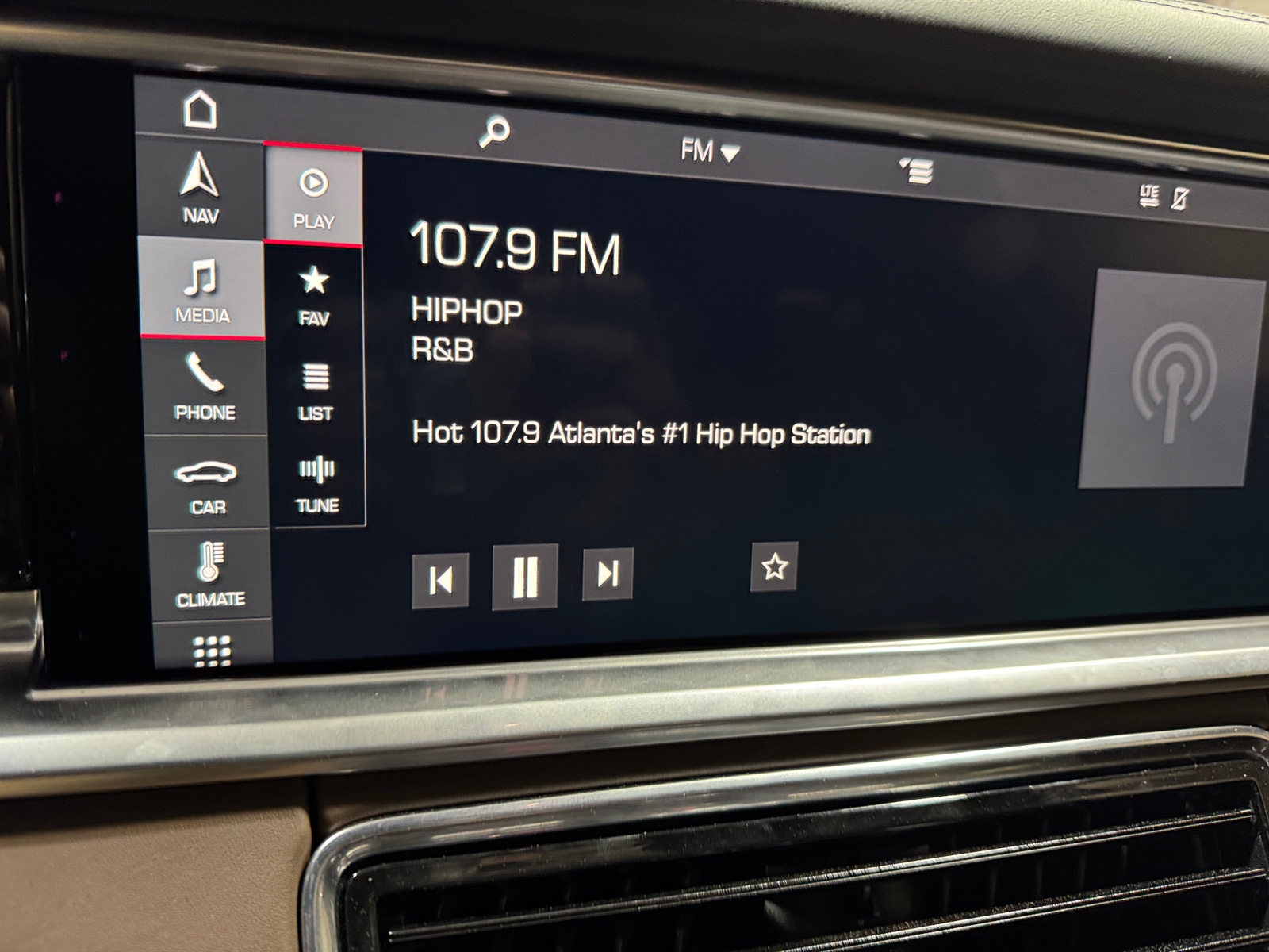 Thumbnail: 2018 Porsche Panamera - 3