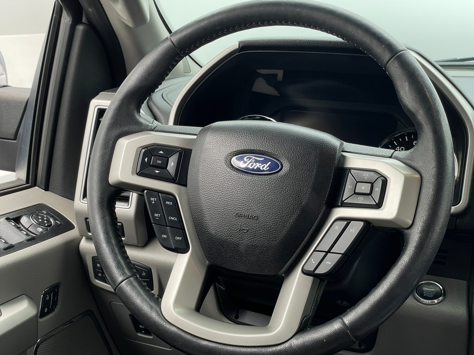 Thumbnail: 2017 Ford Econoline - 5