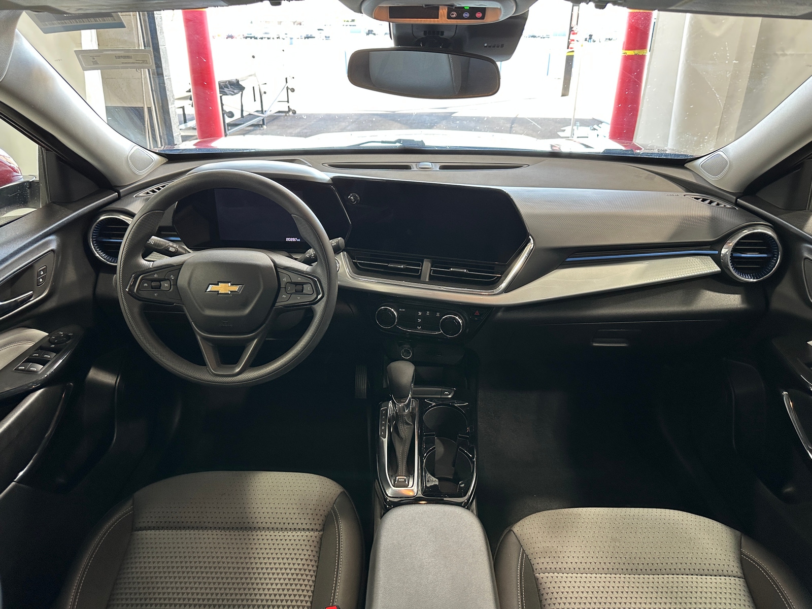 Thumbnail: 2025 Chevrolet Trax - 3