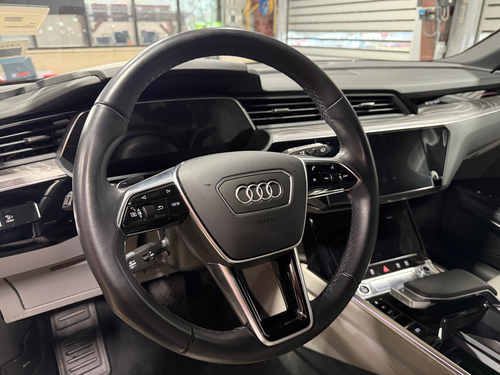 Thumbnail: 2022 Audi e-tron - 4