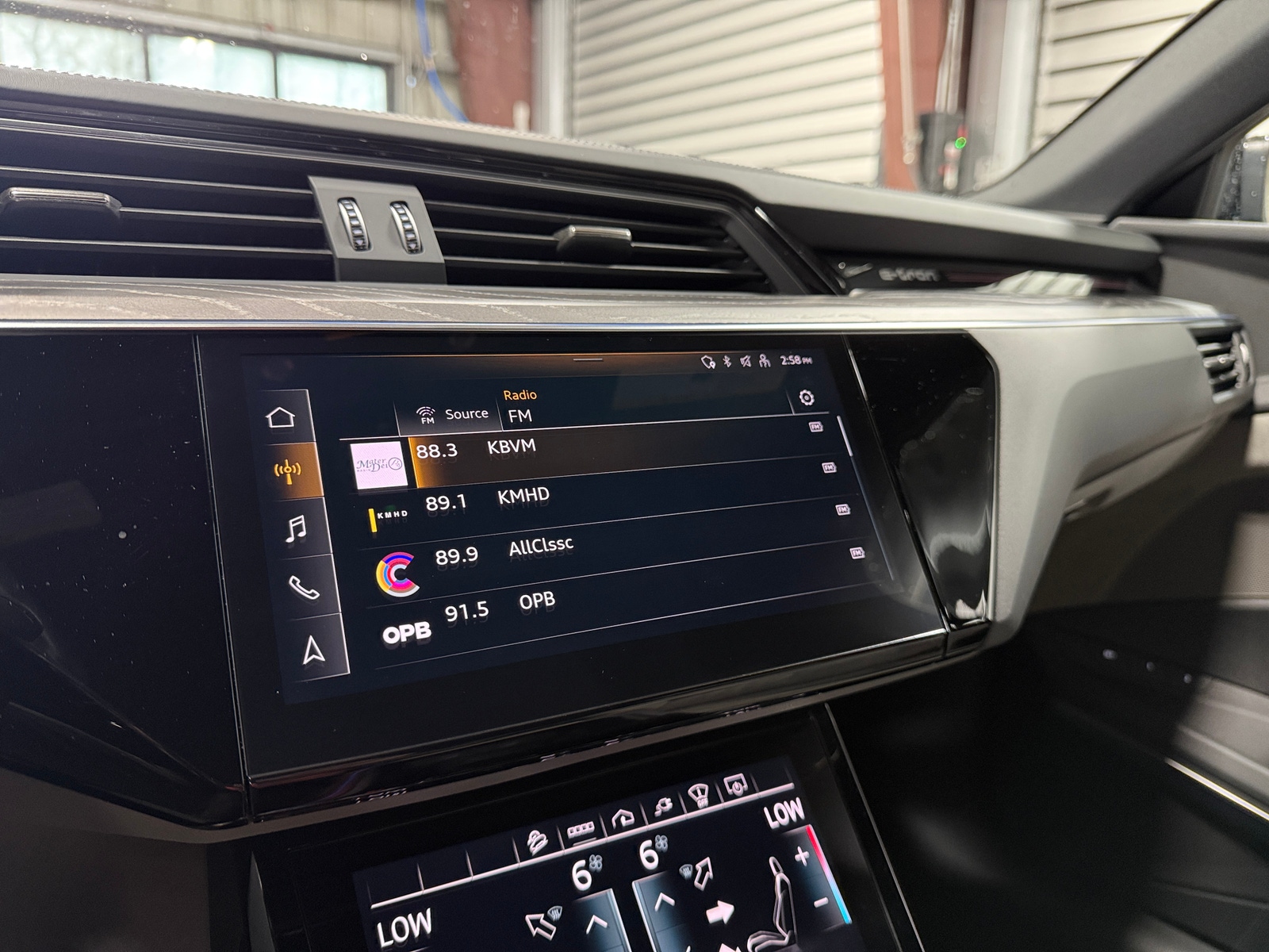 Thumbnail: 2022 Audi e-tron - 3