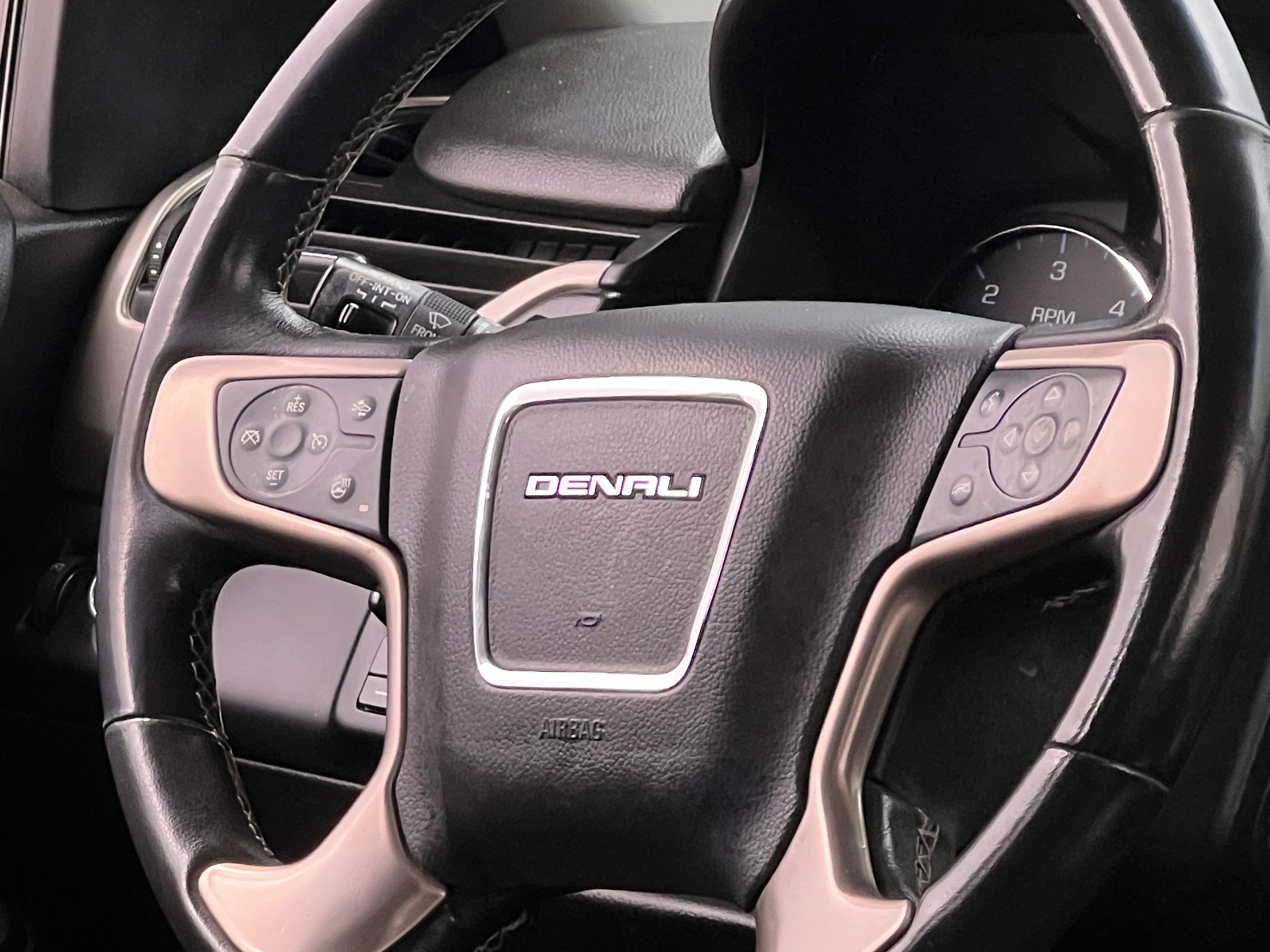 Thumbnail: 2019 GMC Yukon XL - 4