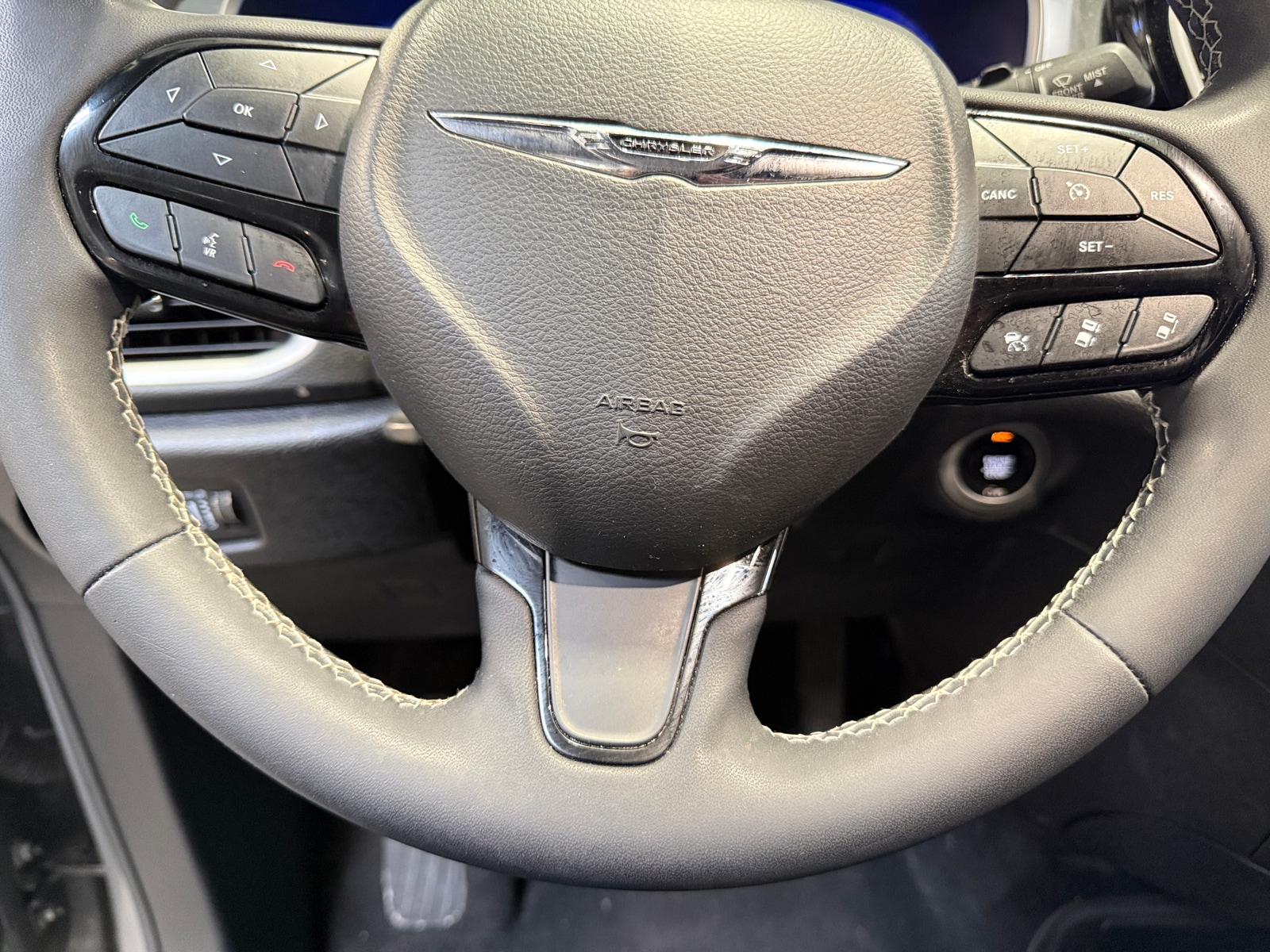 Thumbnail: 2022 Chrysler Pacifica - 4