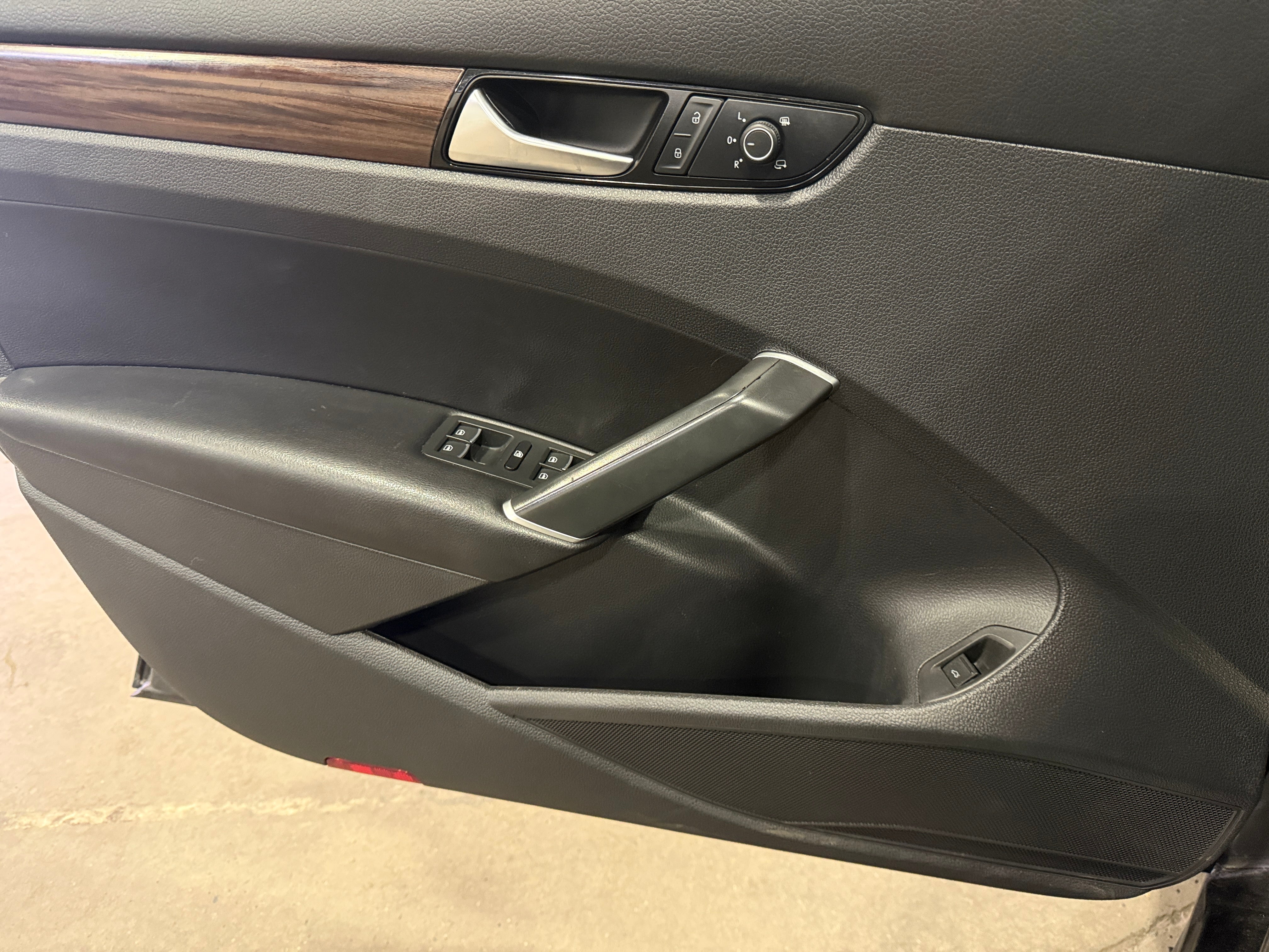 2020 Volkswagen Passat - Image 1