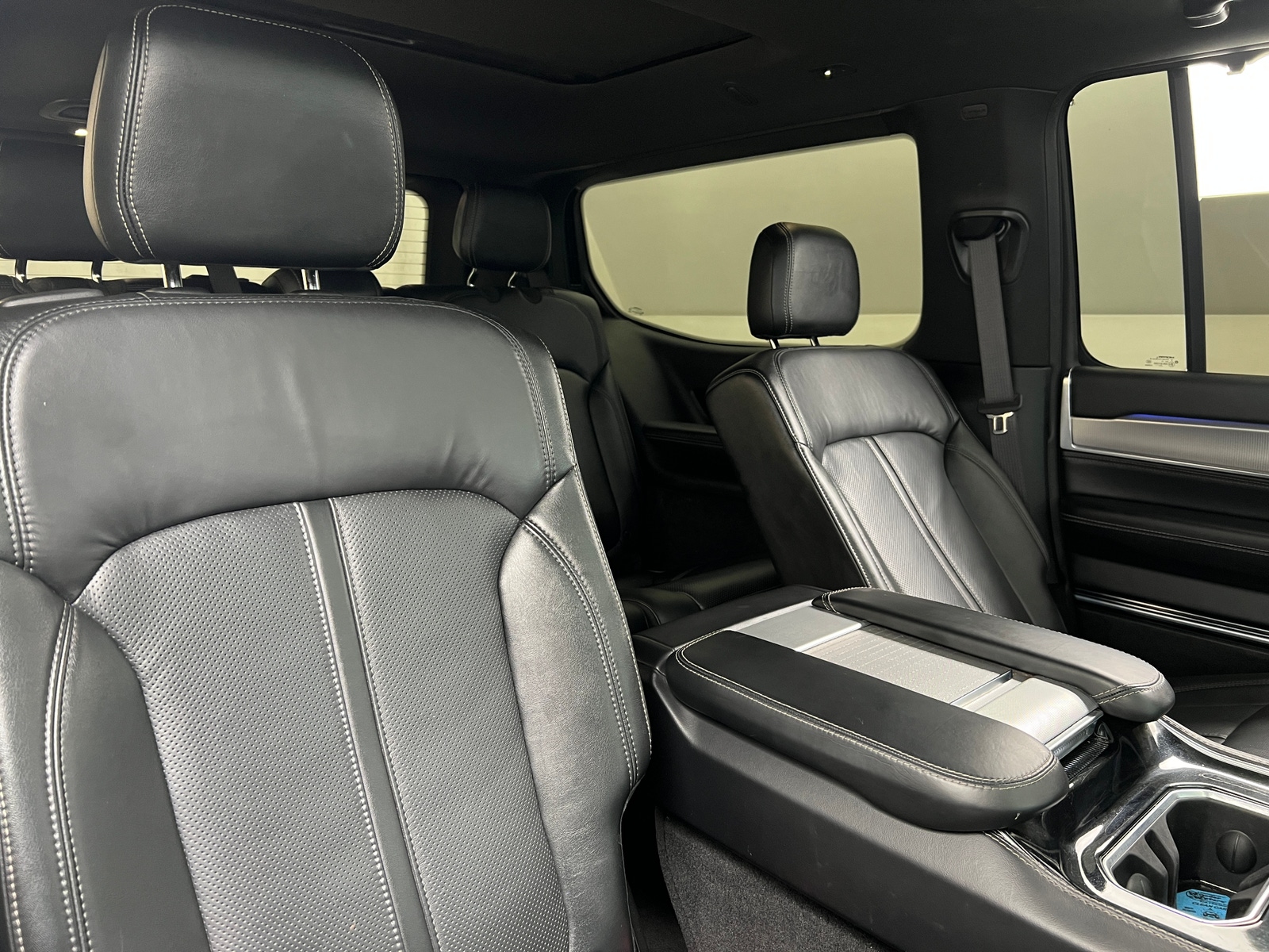 Thumbnail: 2022 Jeep Grand Wagoneer - 5