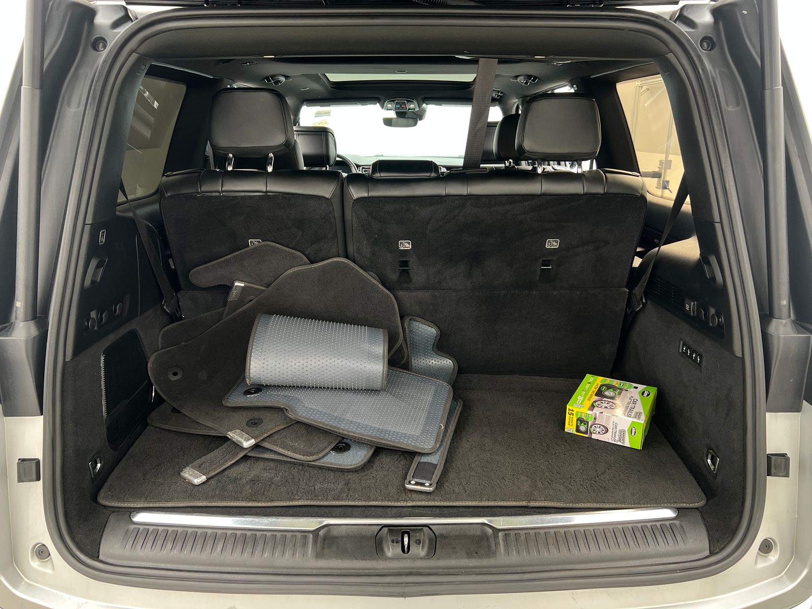 Thumbnail: 2022 Jeep Grand Wagoneer - 6