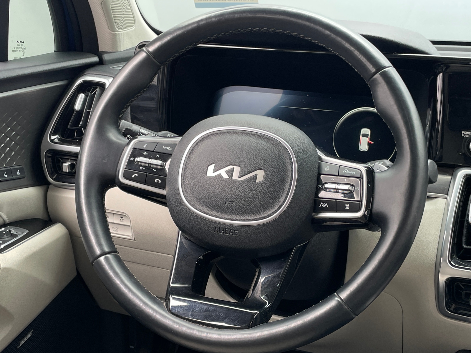 Thumbnail: 2023 Kia Sorento - 4