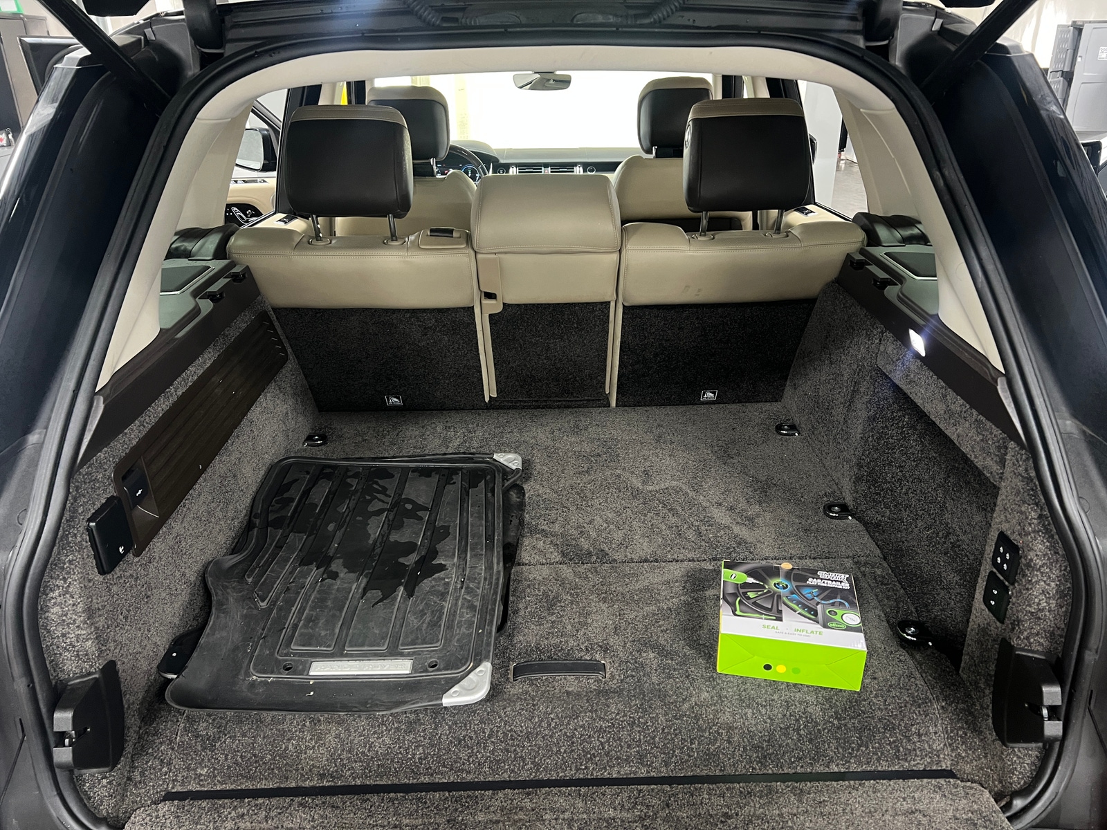 Thumbnail: 2020 Land Rover Range Rover - 6