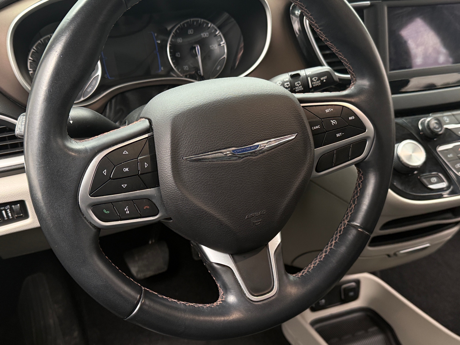 Thumbnail: 2018 Chrysler Pacifica - 4