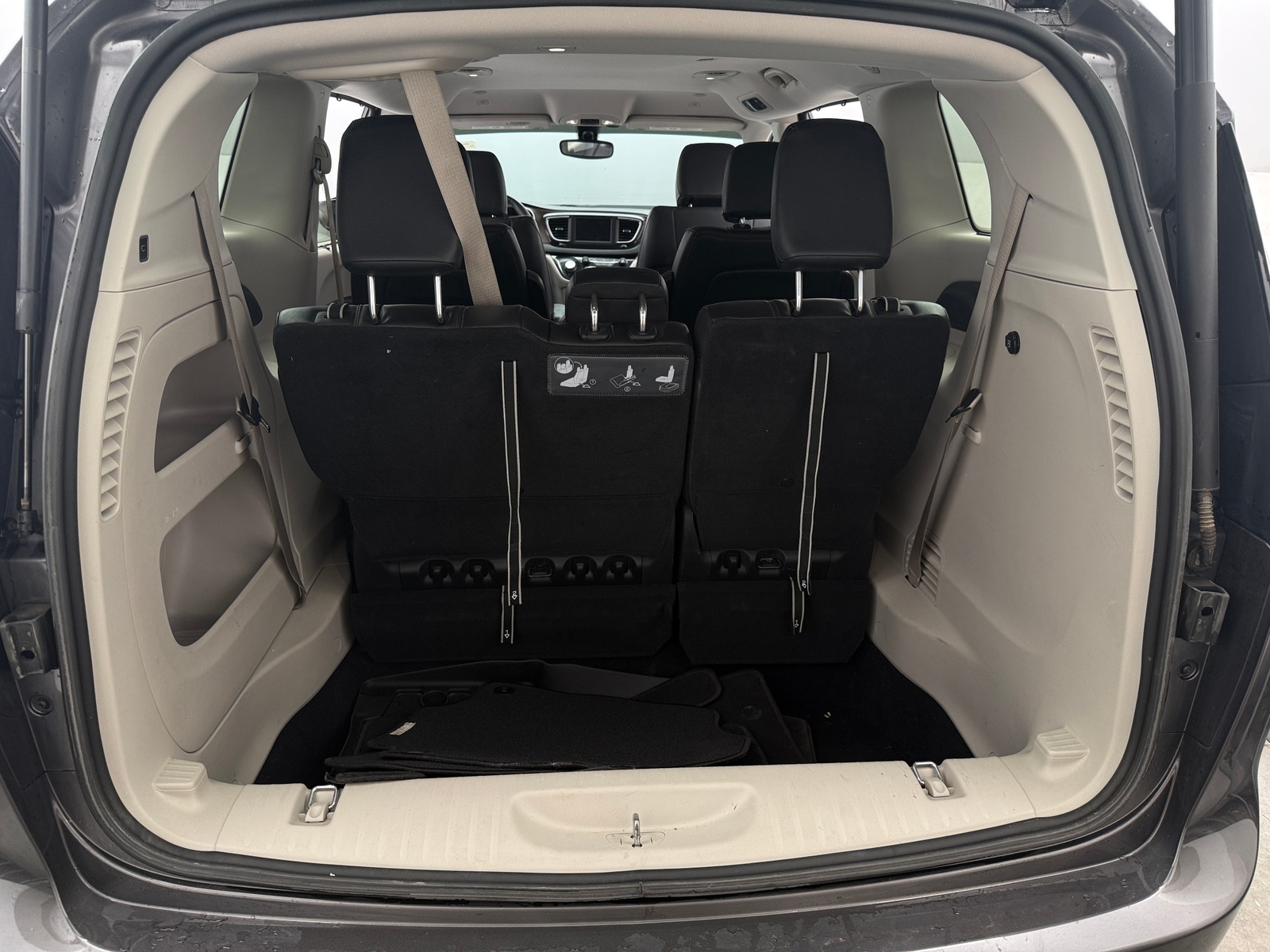 Thumbnail: 2018 Chrysler Pacifica - 6