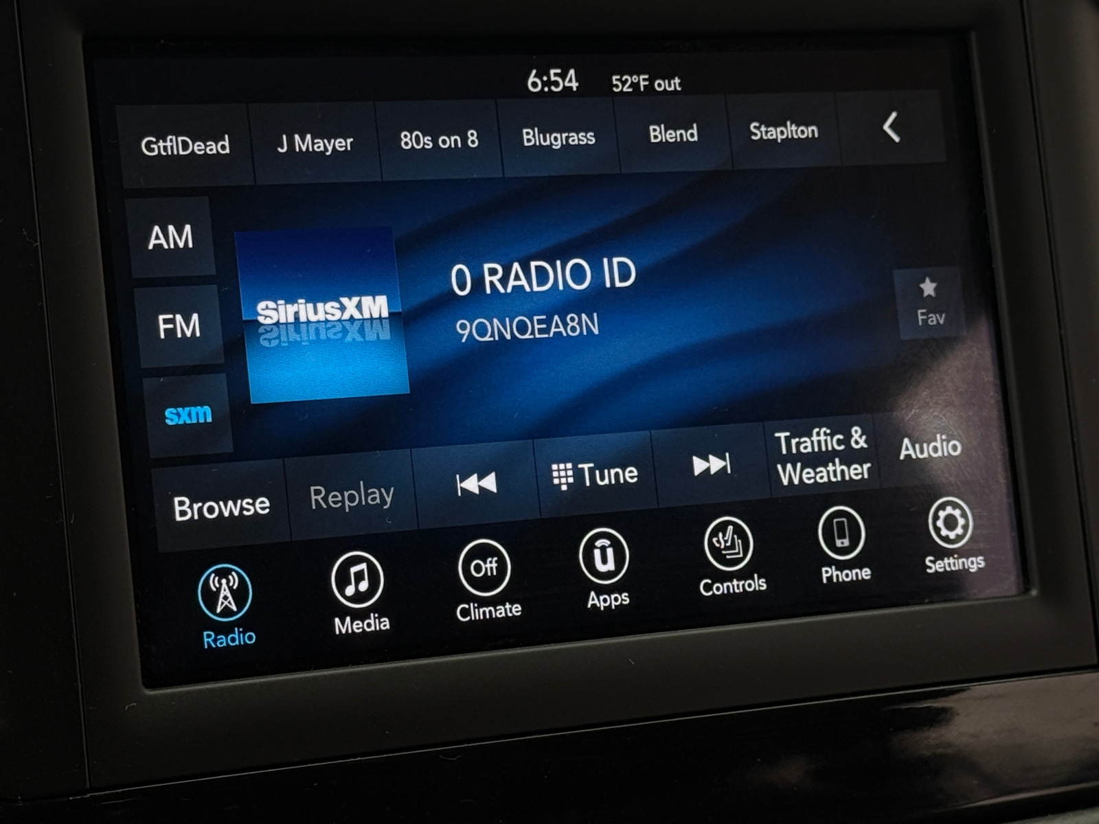 Thumbnail: 2018 Chrysler Pacifica - 3