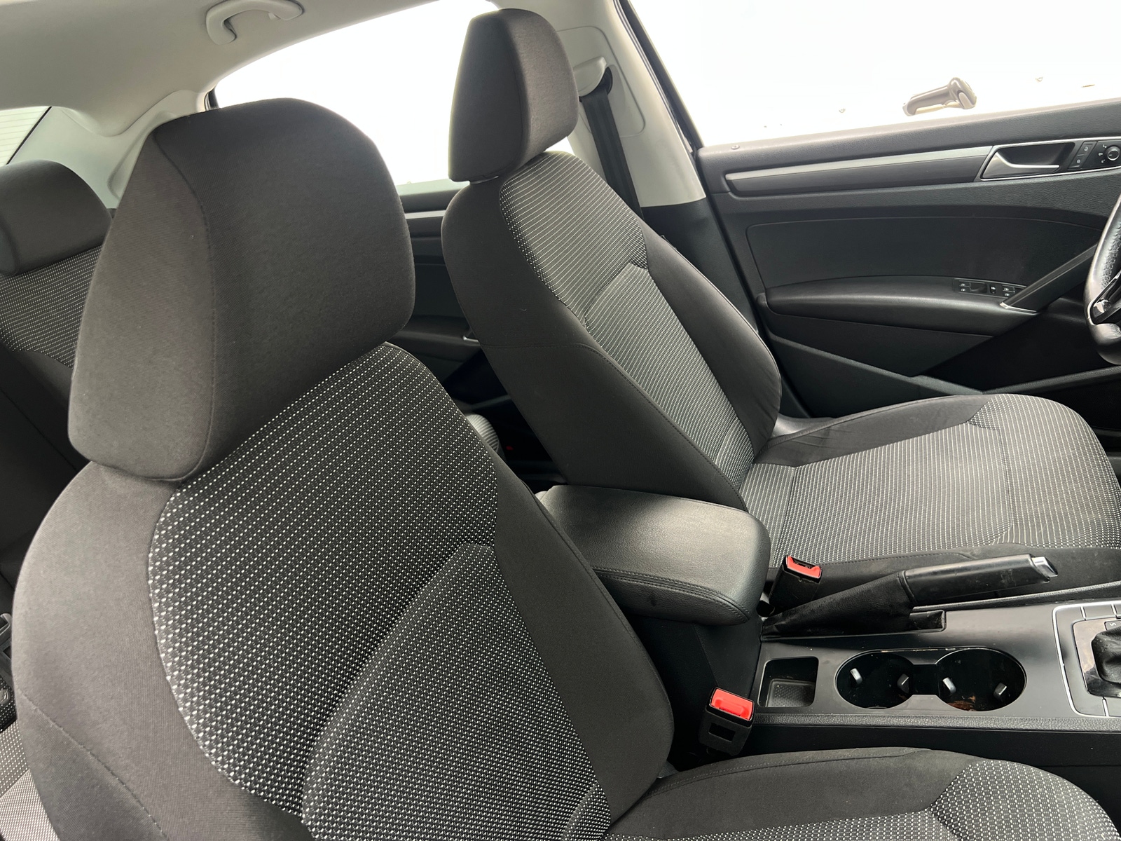 Thumbnail: 2016 Volkswagen Passat - 2