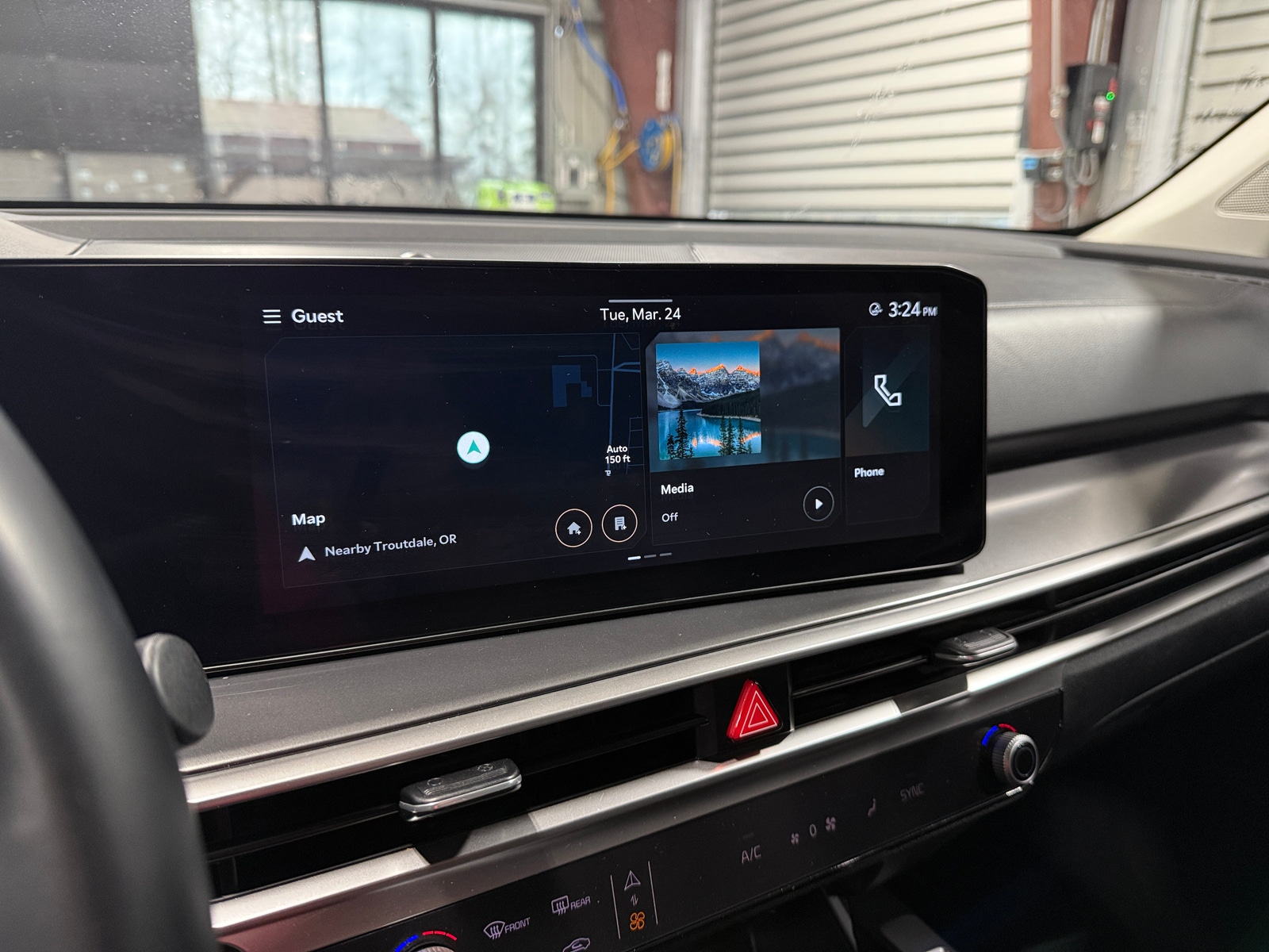 Thumbnail: 2024 Kia Sorento - 3