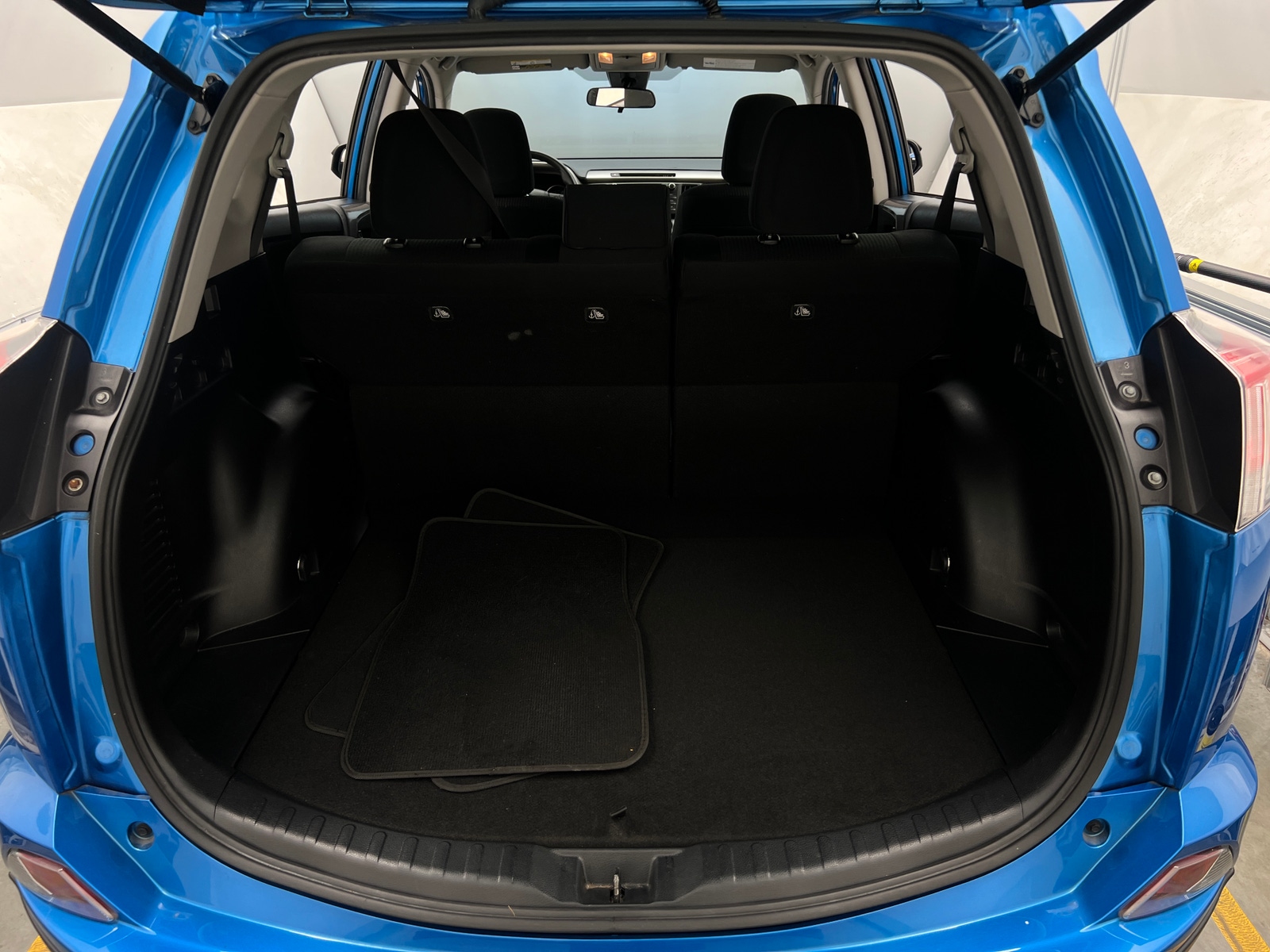 Thumbnail: 2018 Toyota RAV4 - 7