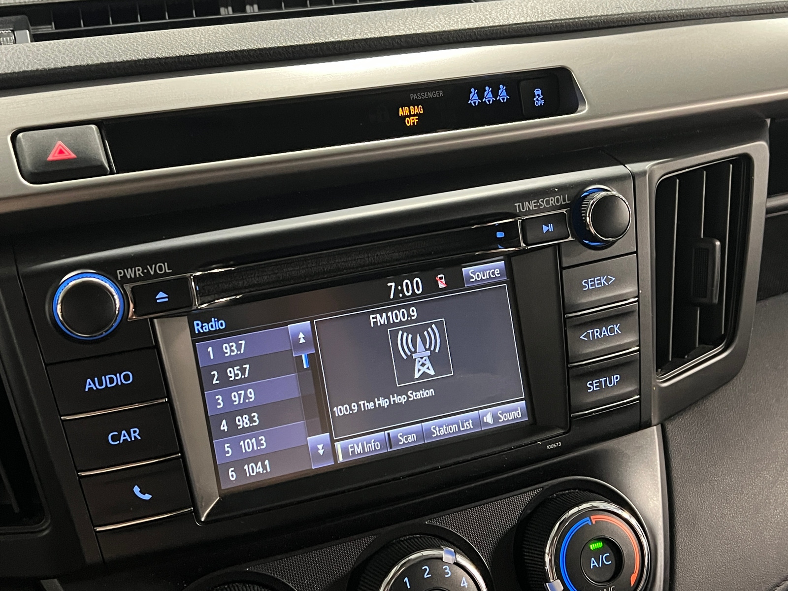 Thumbnail: 2018 Toyota RAV4 - 4