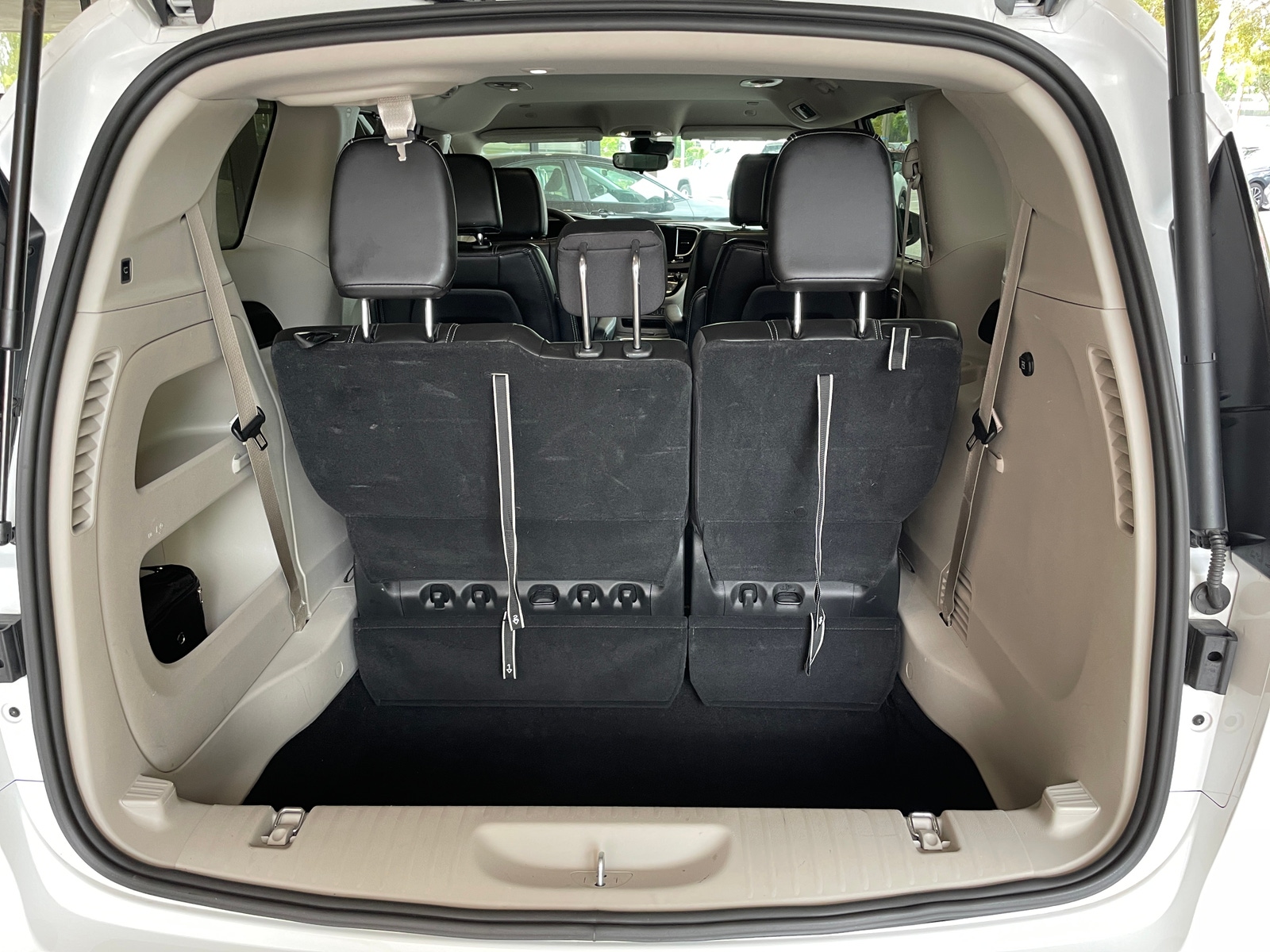 Thumbnail: 2024 Chrysler Pacifica - 6