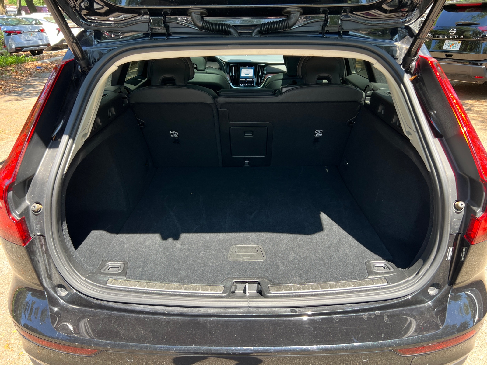 Thumbnail: 2025 Volvo V60 - 5