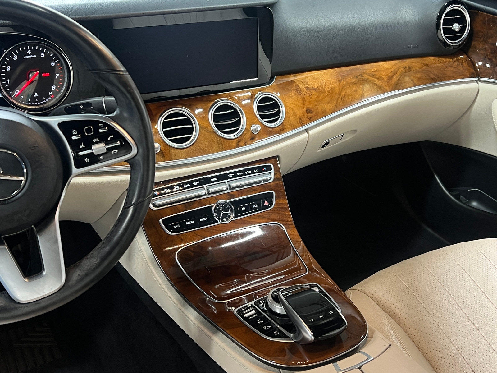 Thumbnail: 2019 Mercedes-Benz E-Class - 3