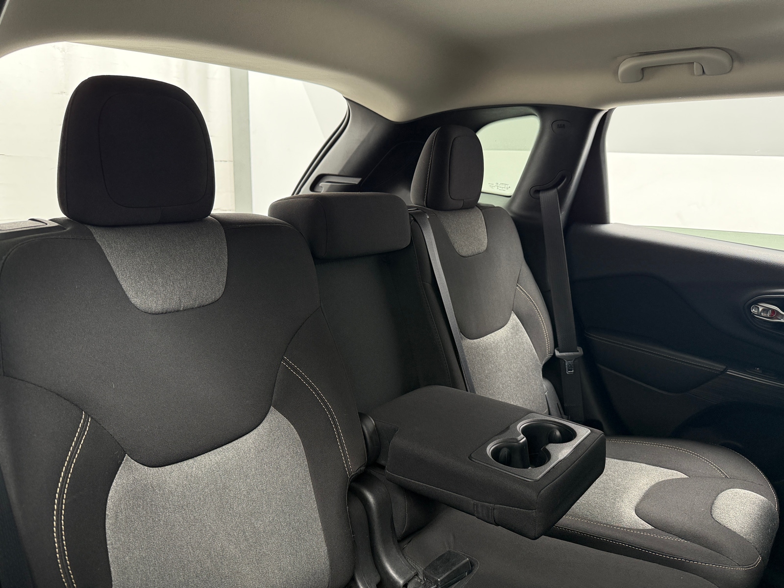 Thumbnail: 2016 Jeep Cherokee - 6