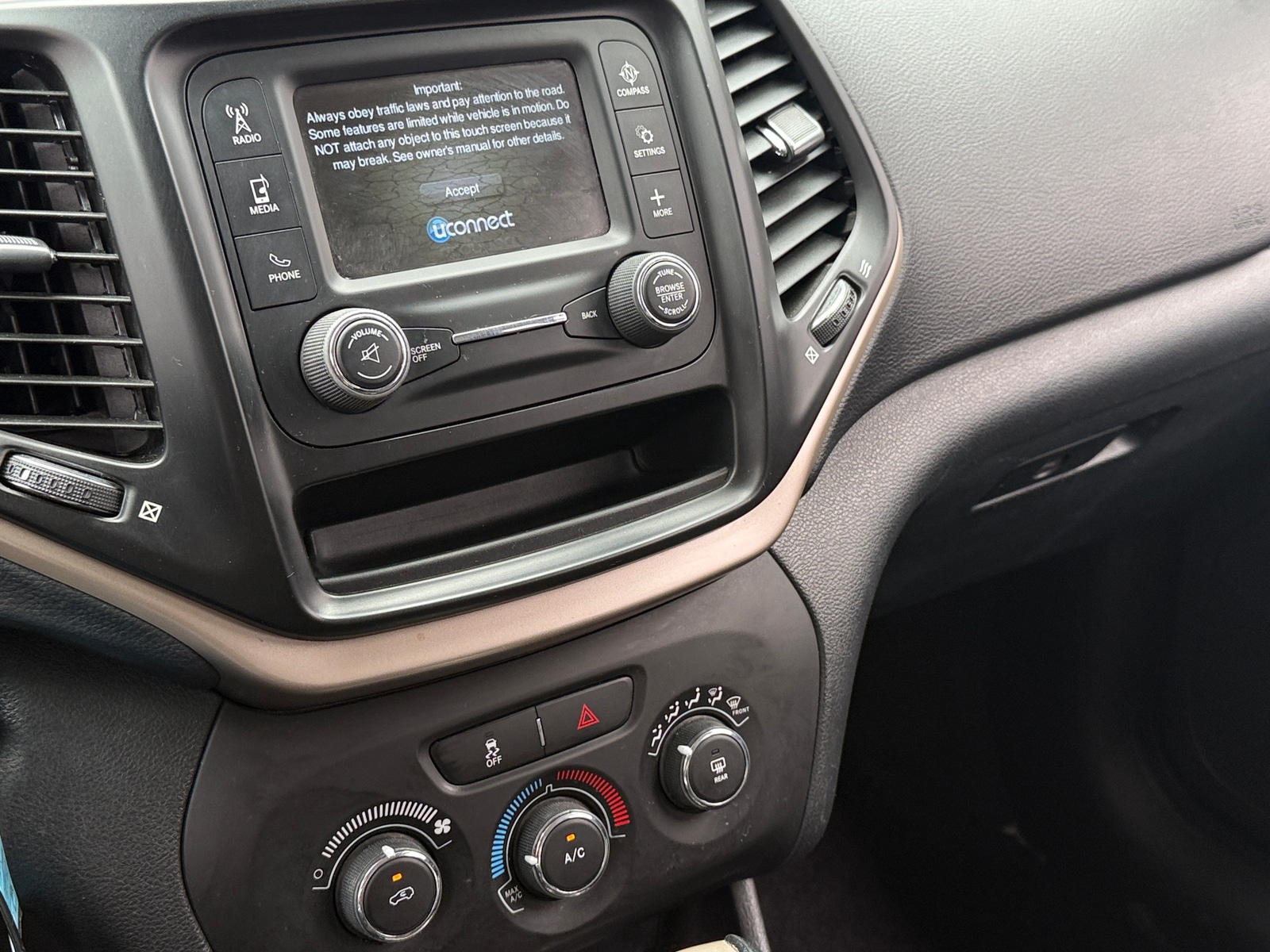 Thumbnail: 2016 Jeep Cherokee - 4