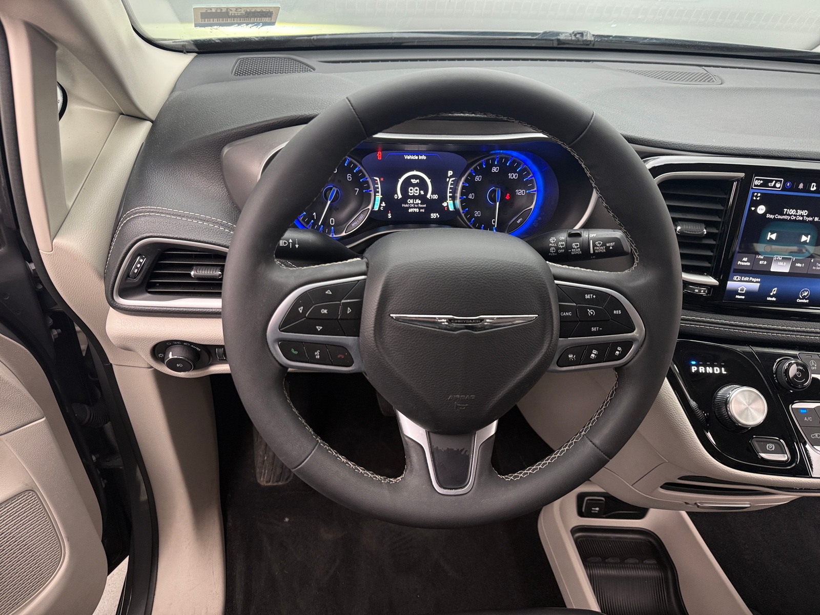 Thumbnail: 2023 Chrysler Pacifica - 4