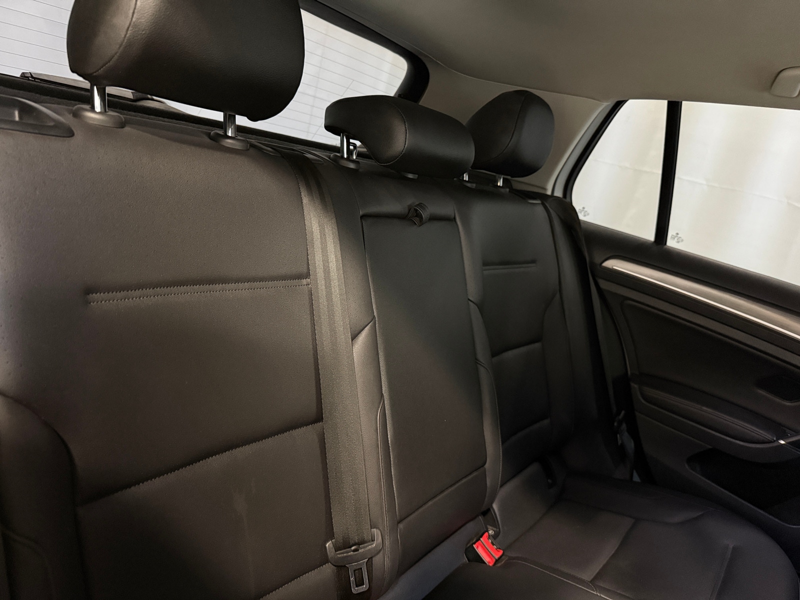 Thumbnail: 2017 Volkswagen e-Golf - 5